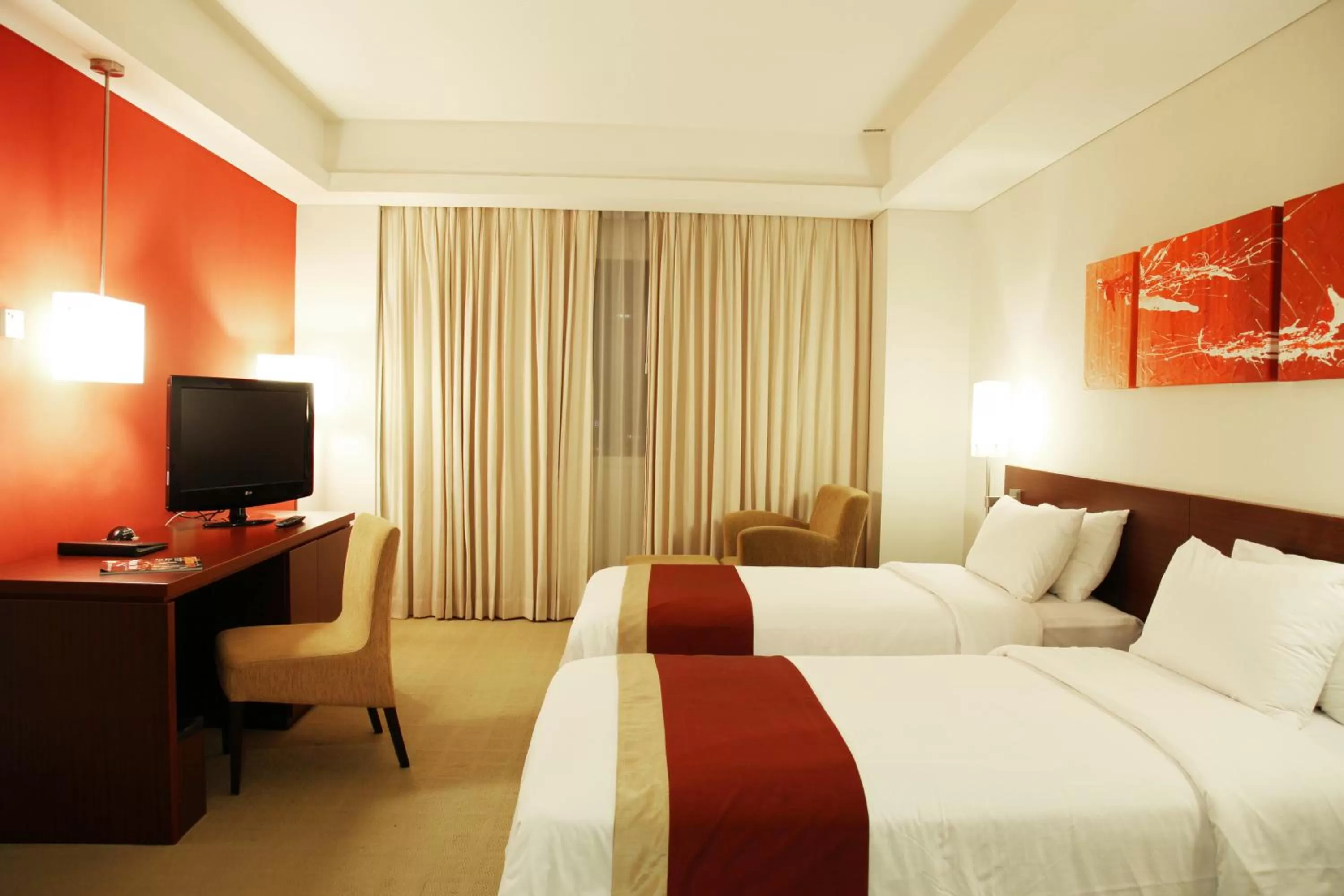Photo of the whole room, Bed in Java Paragon Hotel & Residences