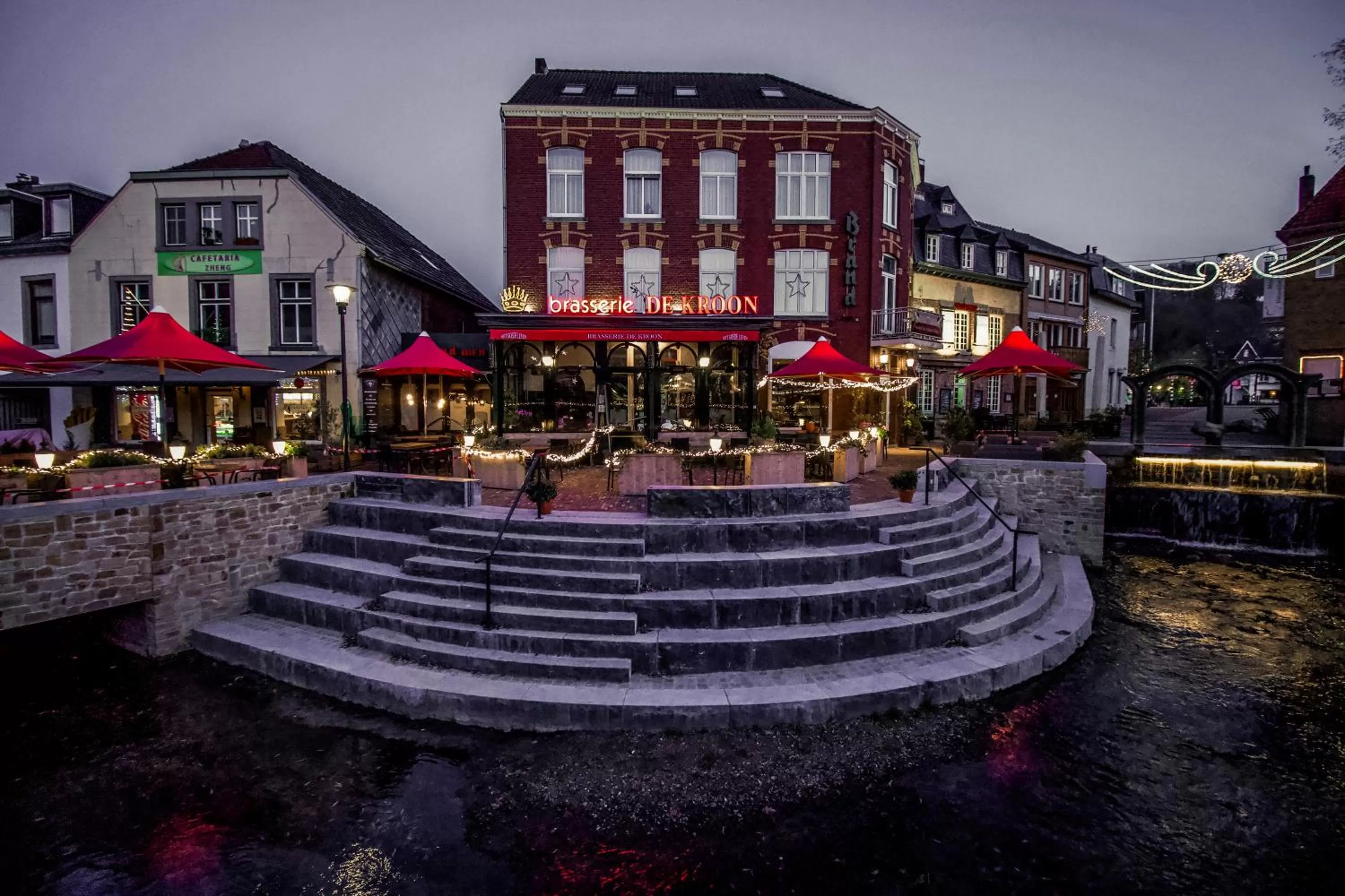 Property building in Hotel Brasserie de Kroon