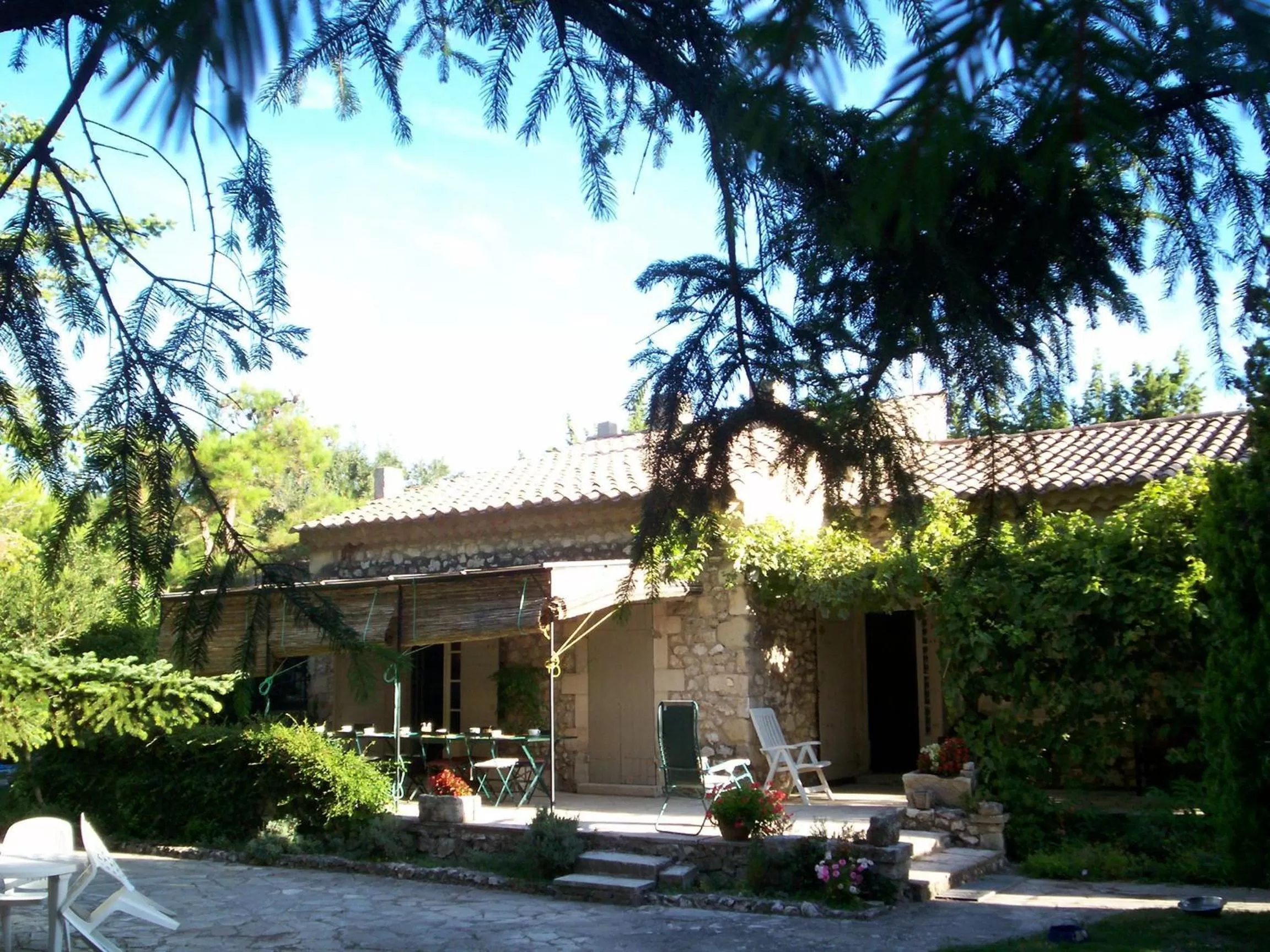 Facade/entrance in Mas Grimaud - Gîte- Studio et chambres d'hôtes familiales