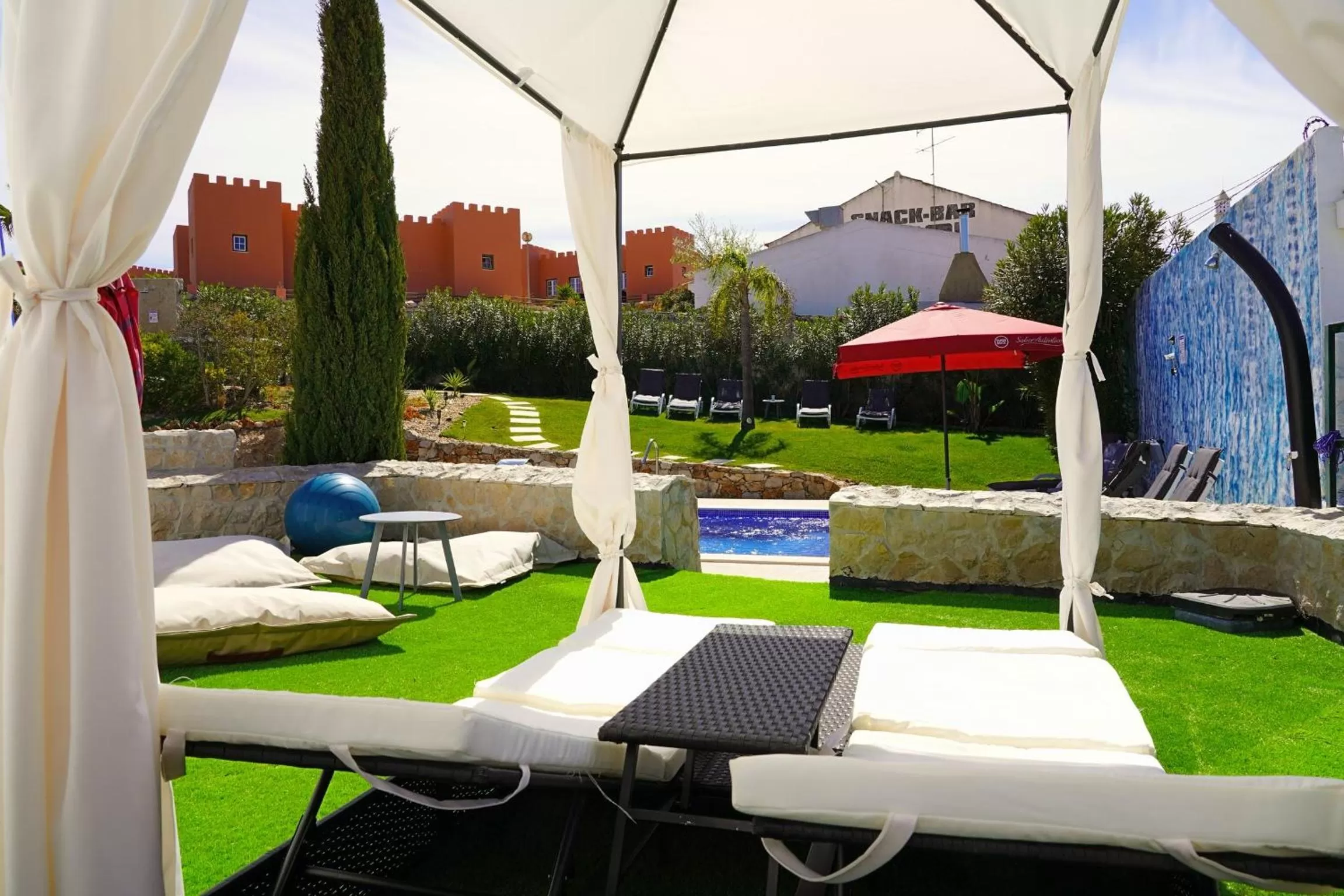 Patio in Carvoeiro B&B and SPA