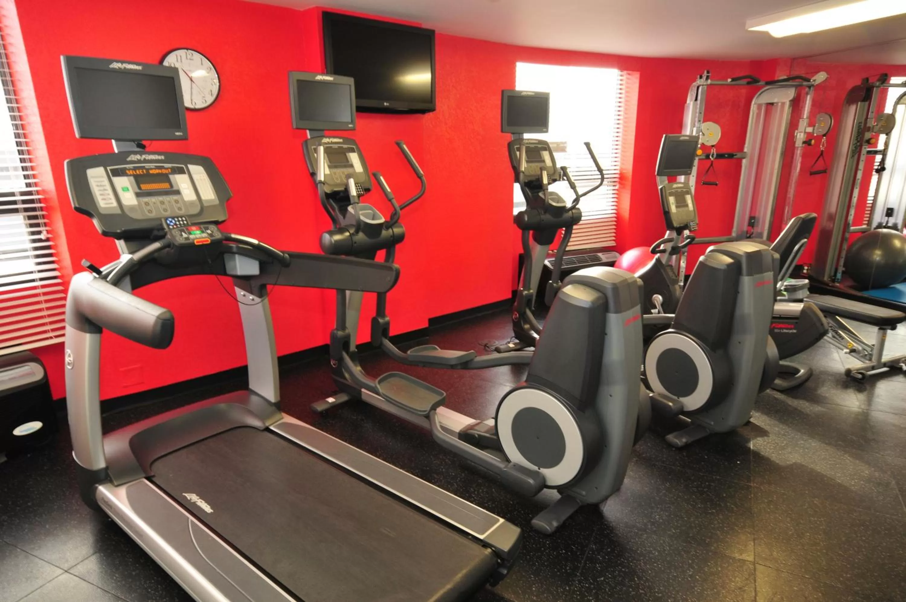 Fitness centre/facilities in Radisson Hotel Duluth-Harborview