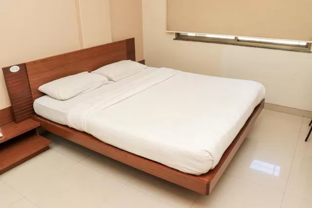 Bed in Sai Palace Budget Hotel