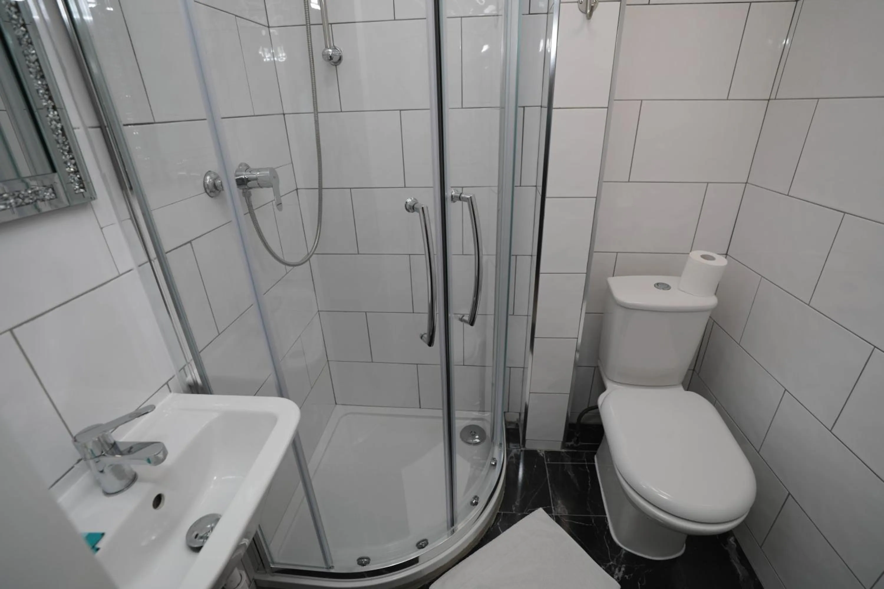 Toilet in Holland Inn Hotel