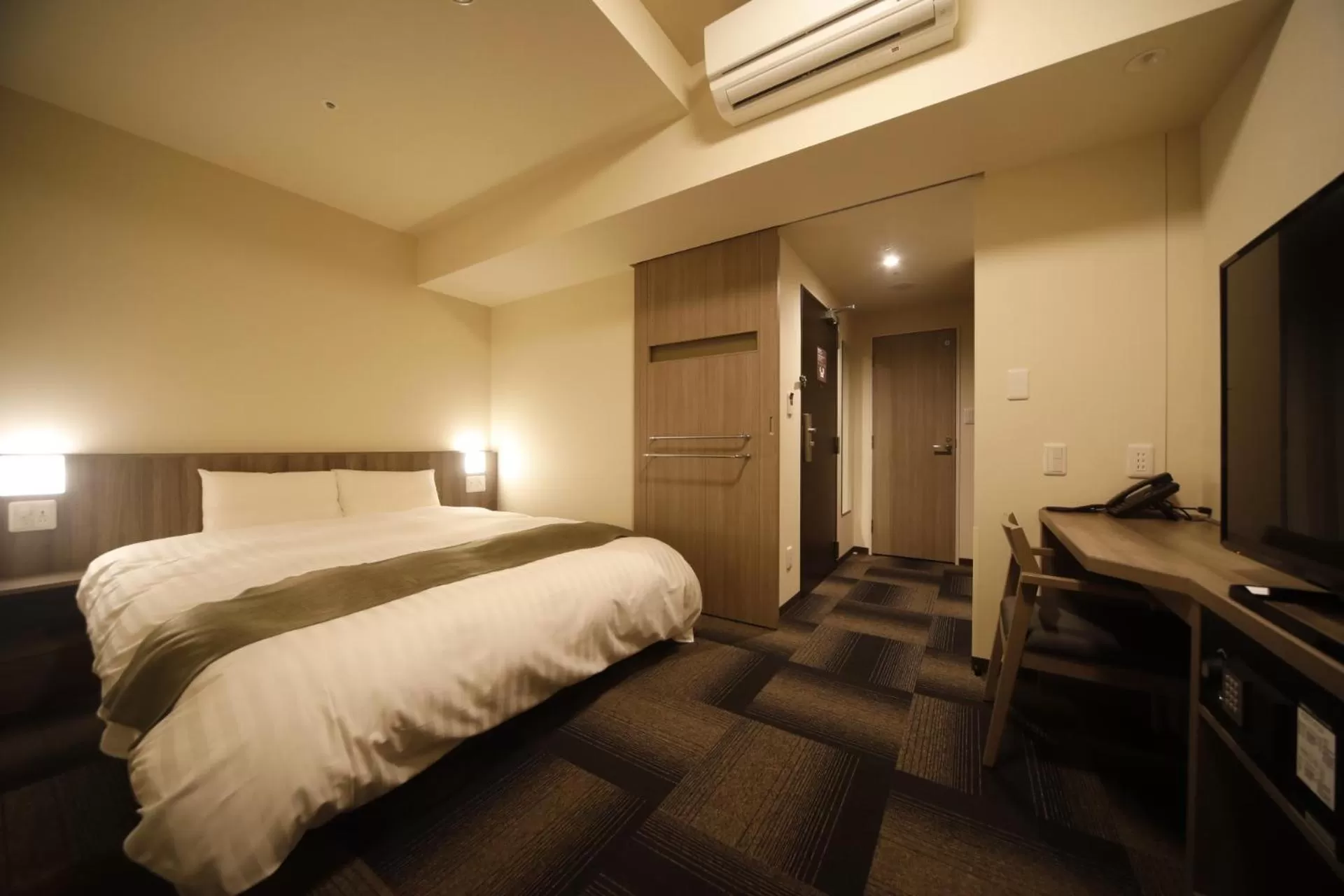 Bed in Dormy Inn Korakuen