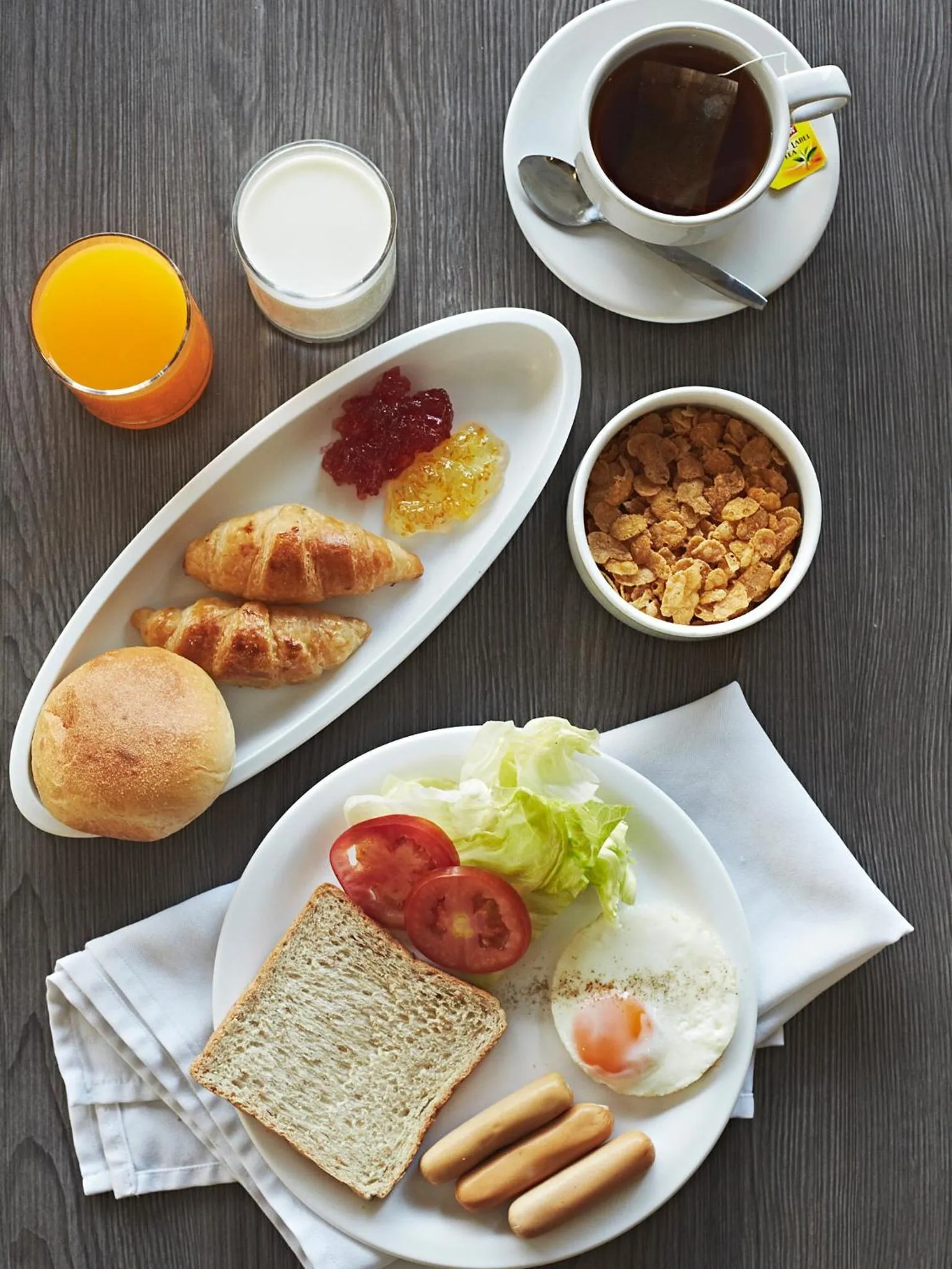 American breakfast in Bangkok City Suite