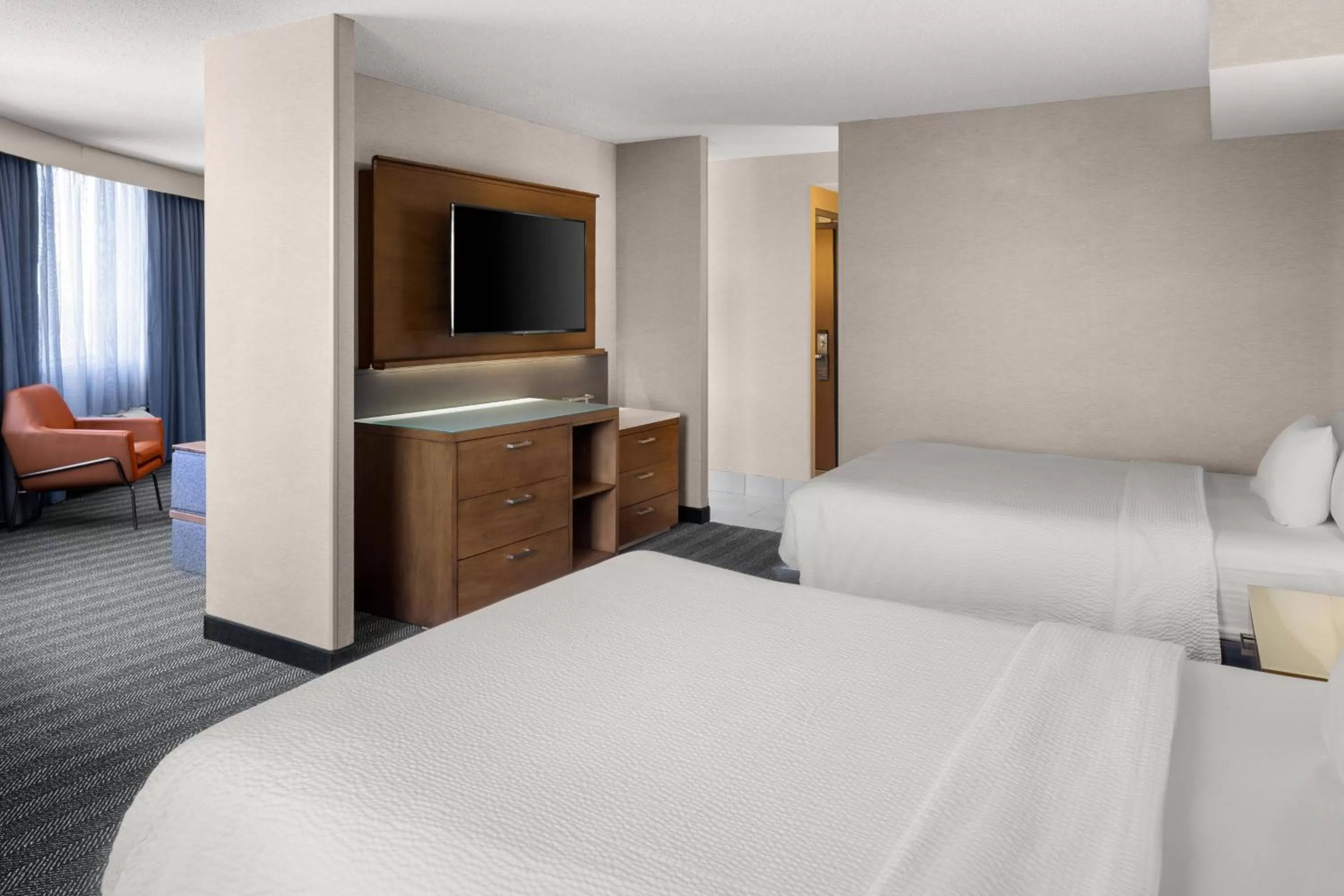 Bedroom, Bed in Courtyard by Marriott Minneapolis Downtown