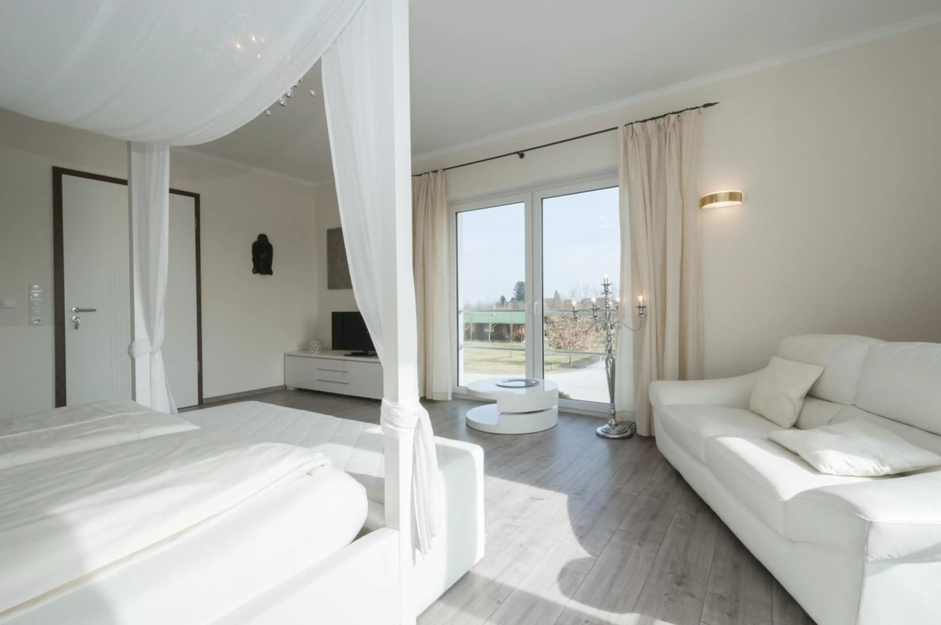 Photo of the whole room, Bed in Hotel Villa Altes Land