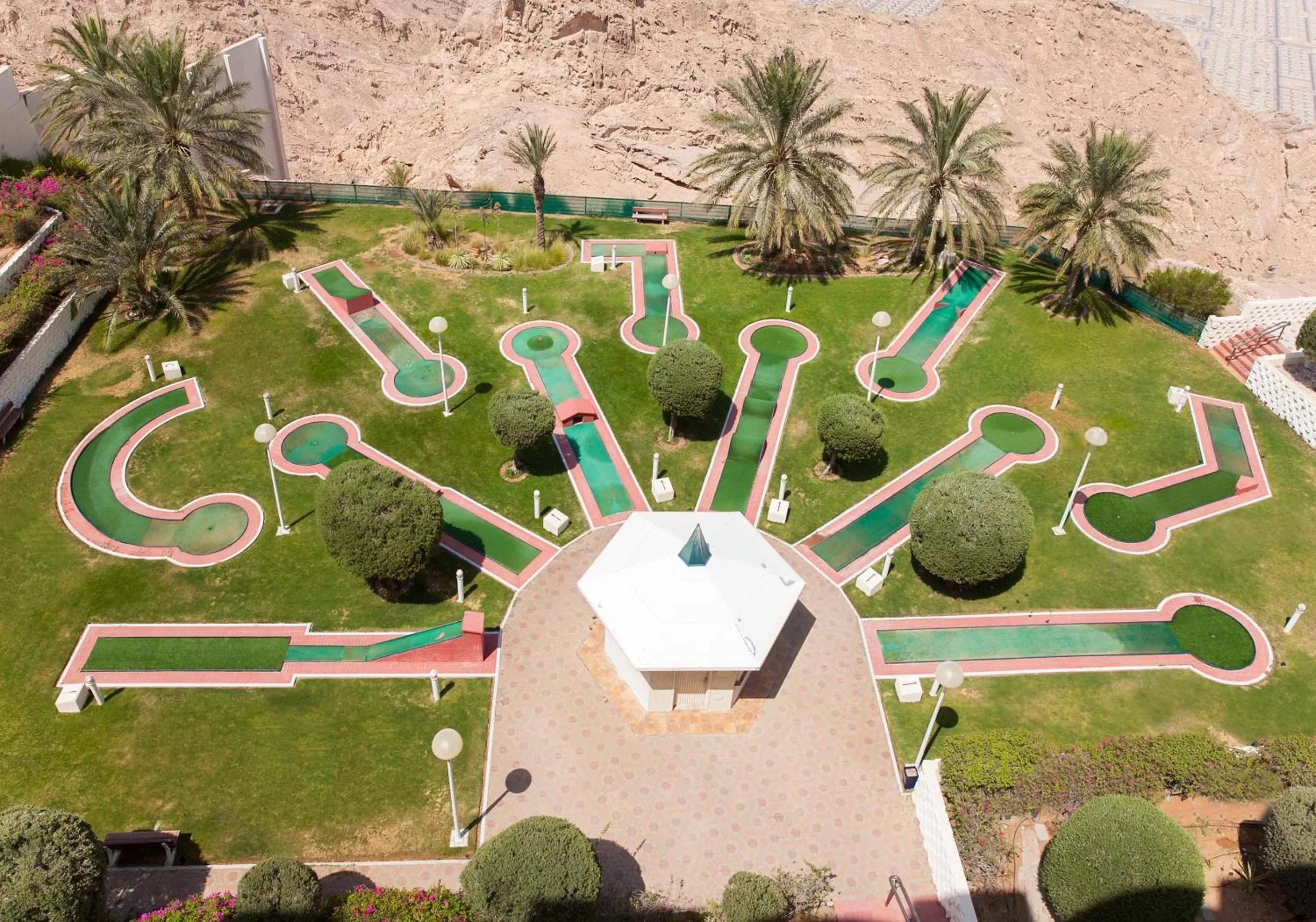 Minigolf in Oryx Grand Hotel Jebel Hafeet