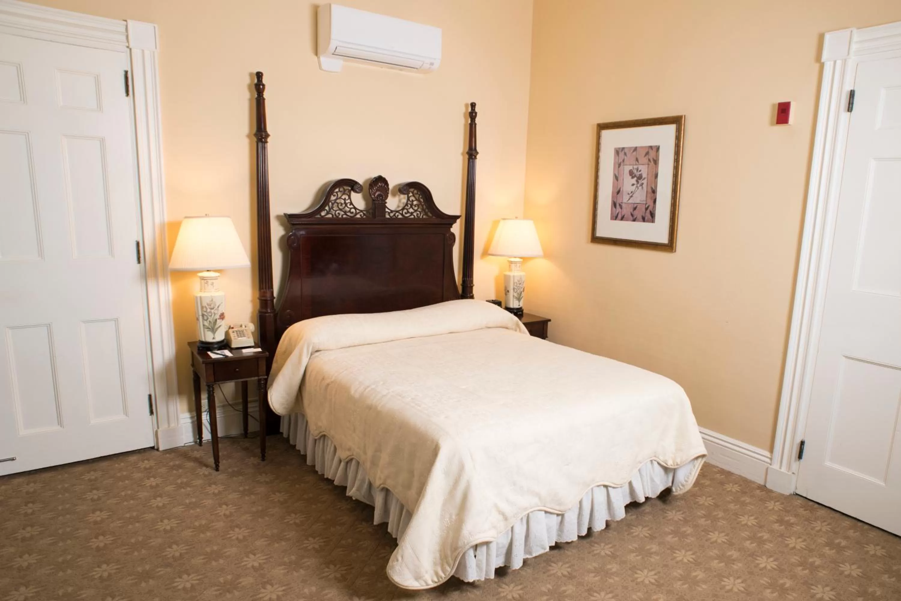 Bedroom in Middlebury Inn