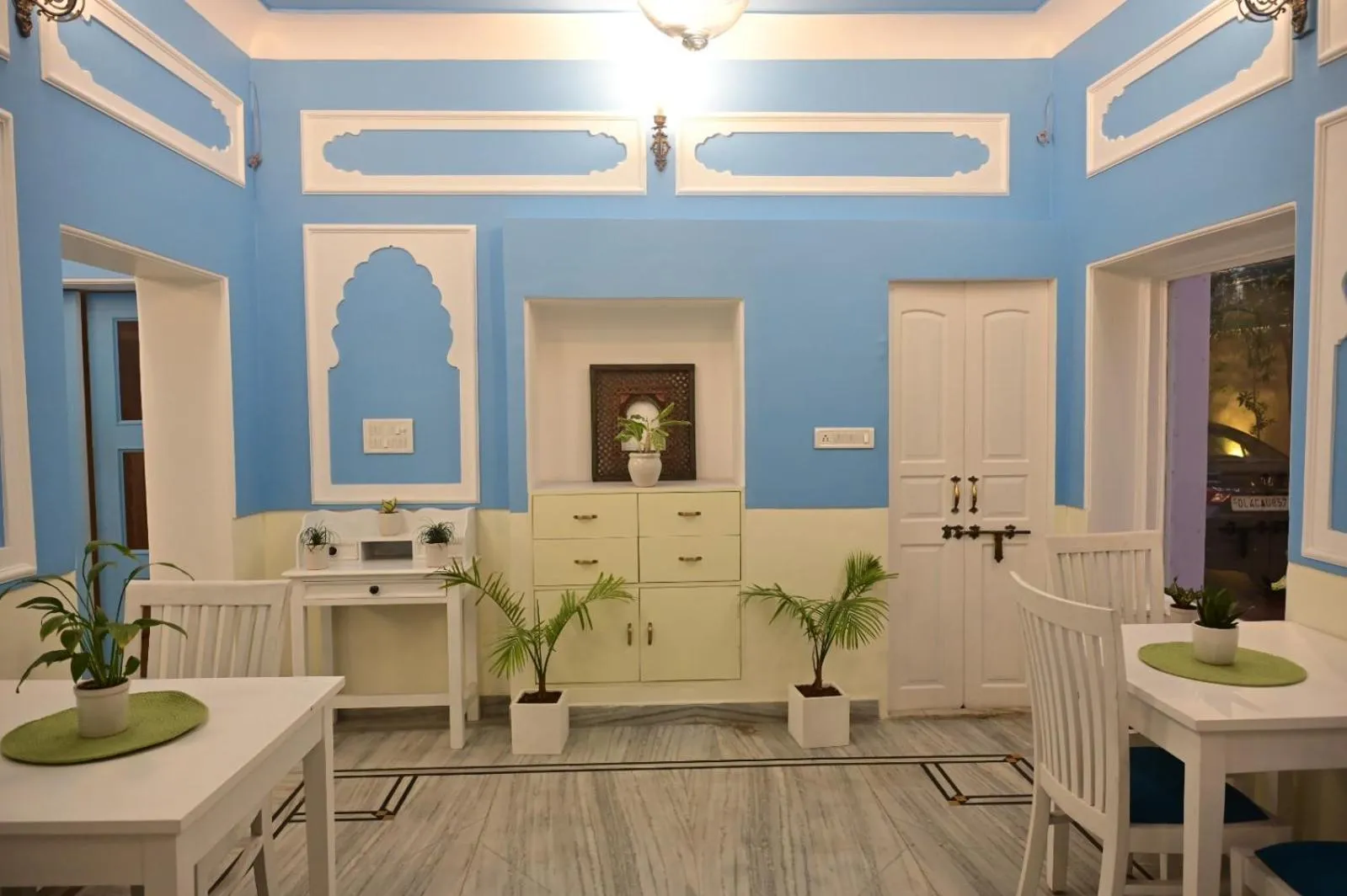 Restaurant/places to eat in Anuraag Villa