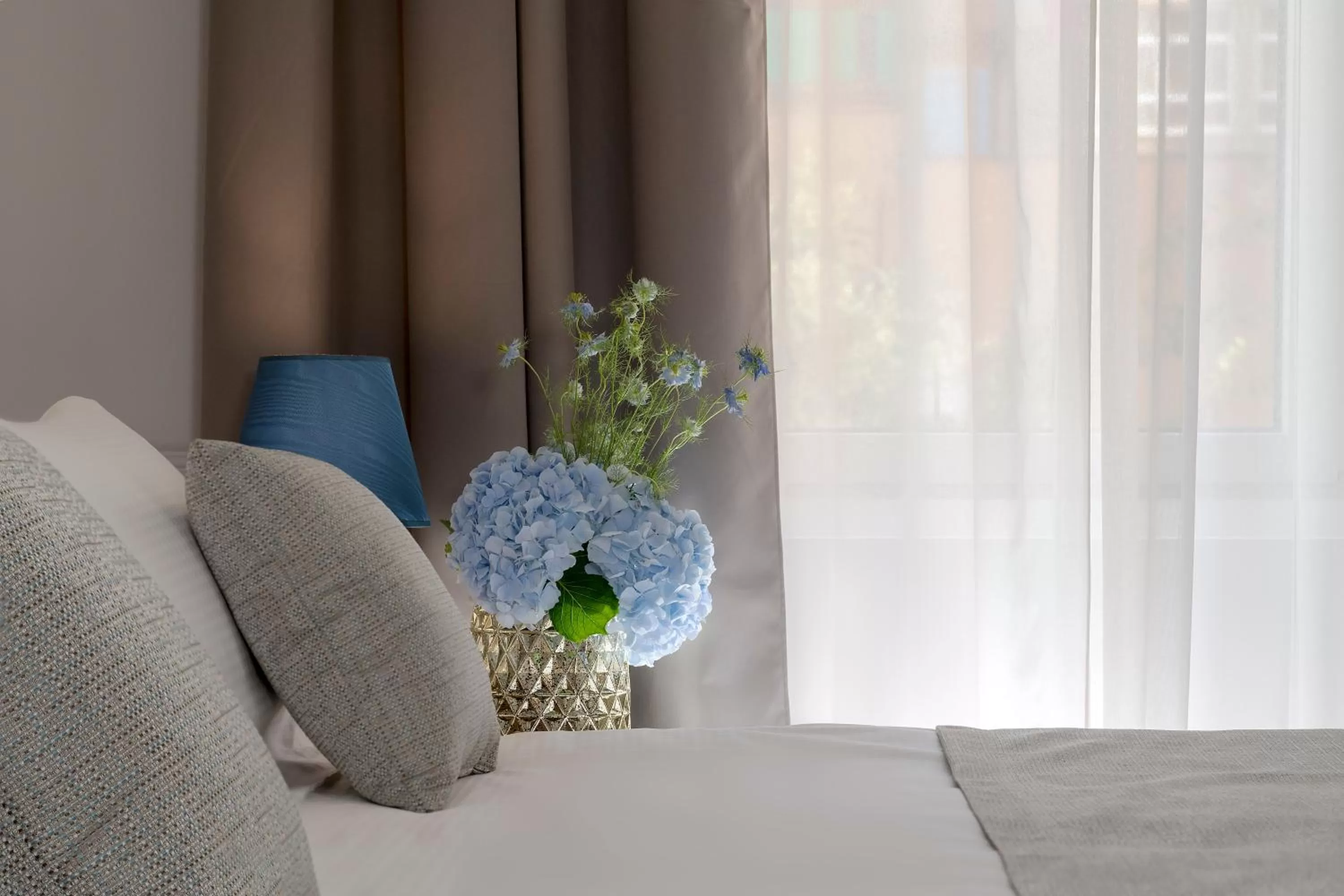 Bed in Hotel La Ville Rome