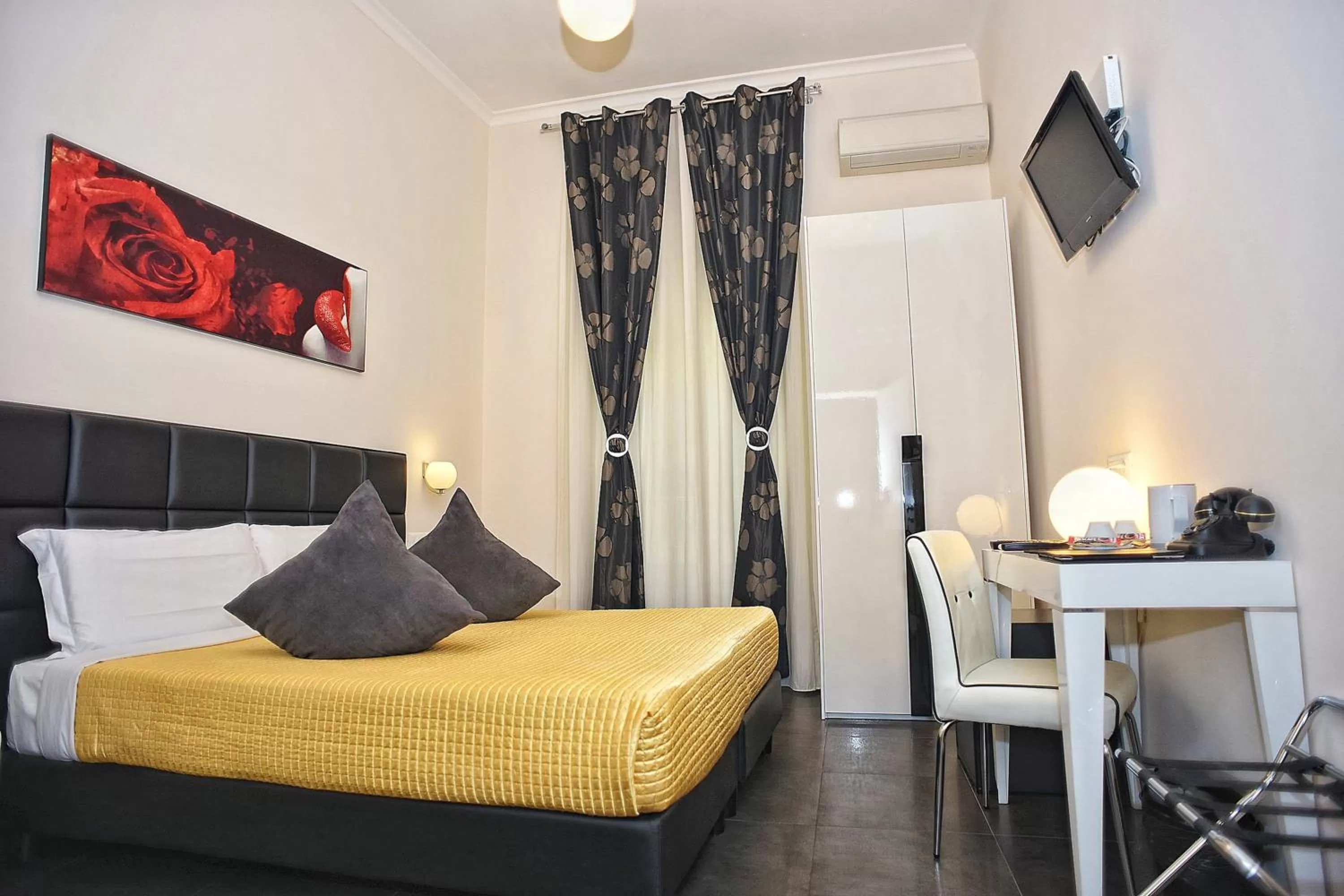 Bedroom, Bed in Deko Rome