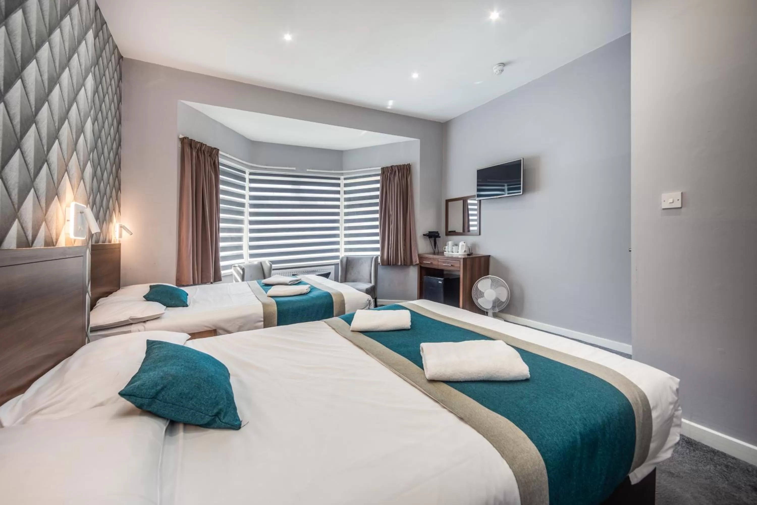 Bed in King Solomon Hotel- Golders Green