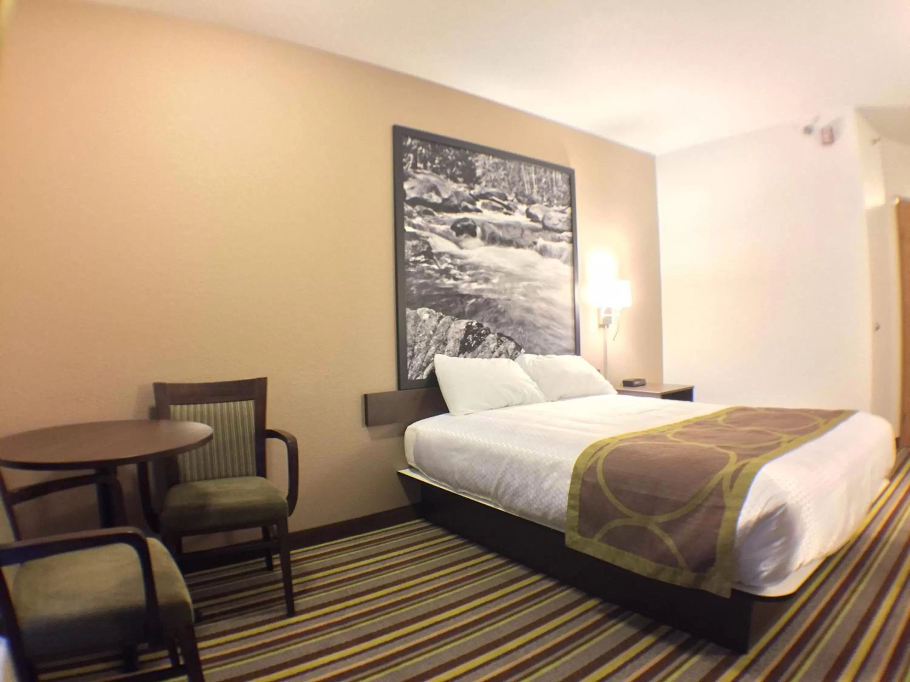 Photo of the whole room, Bed in Super 8 by Wyndham Kenora