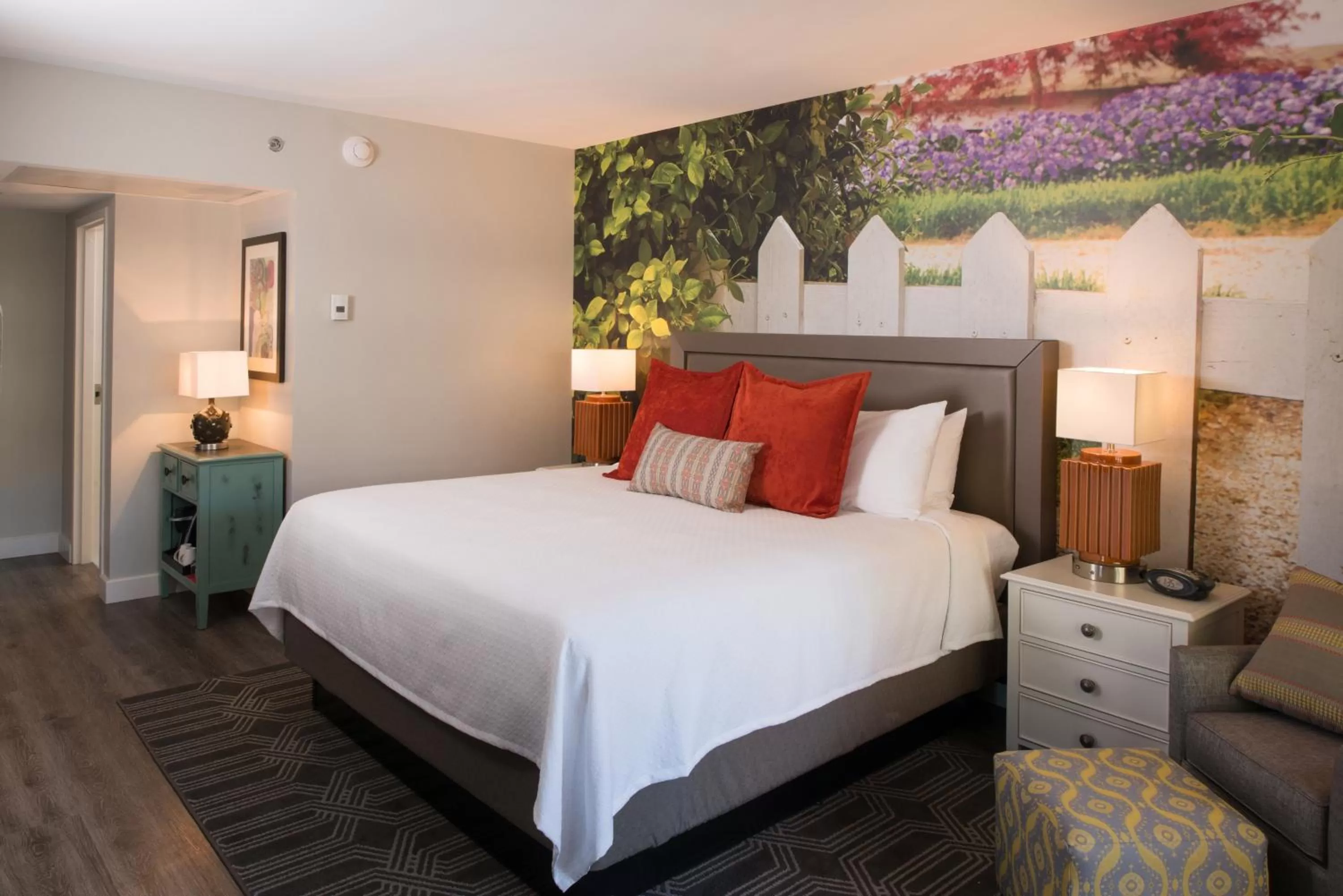 Photo of the whole room, Bed in Hotel Indigo Atlanta Vinings by IHG