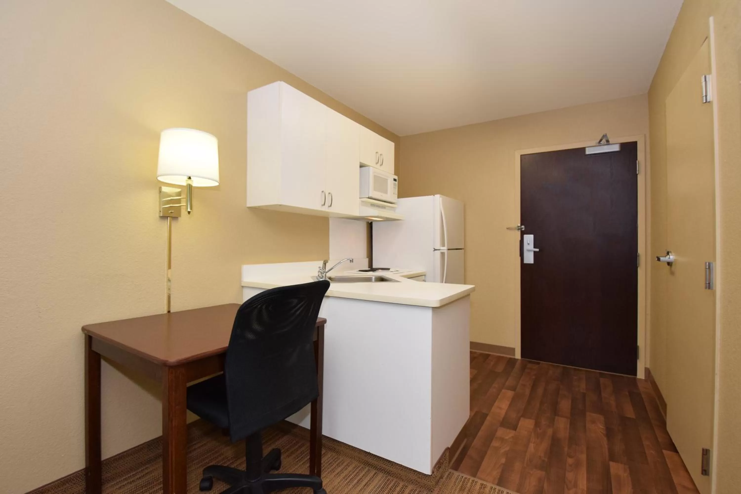 Kitchen or kitchenette in Extended Stay America Suites - Pittsburgh - Carnegie