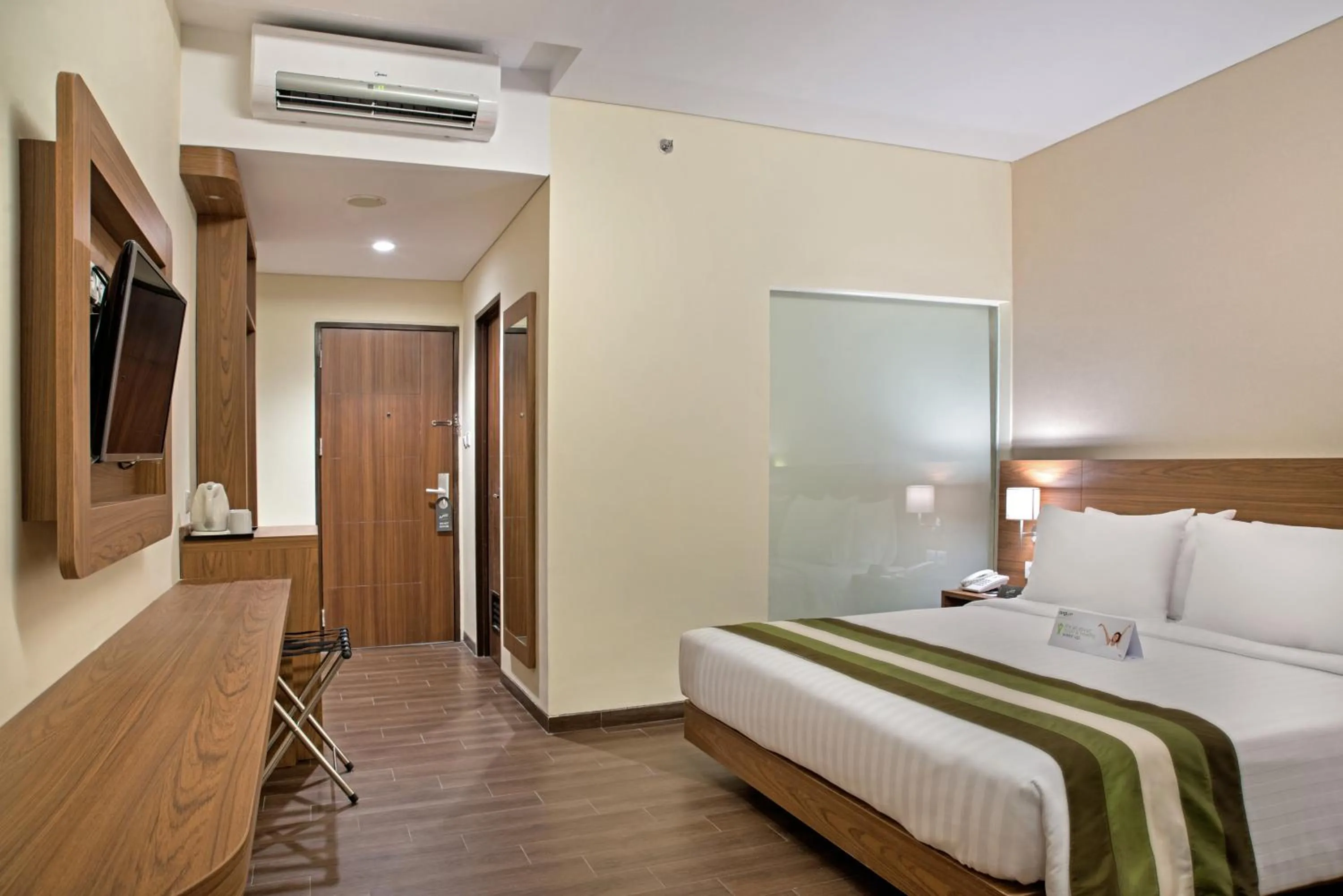 Photo of the whole room, Bed in Grand Whiz Poins Simatupang Jakarta