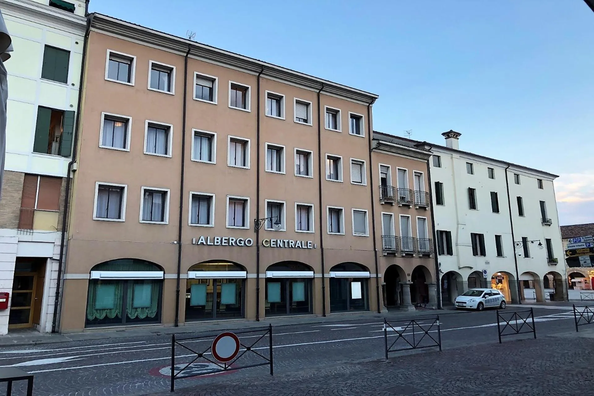 Facade/entrance in Hotel Centrale