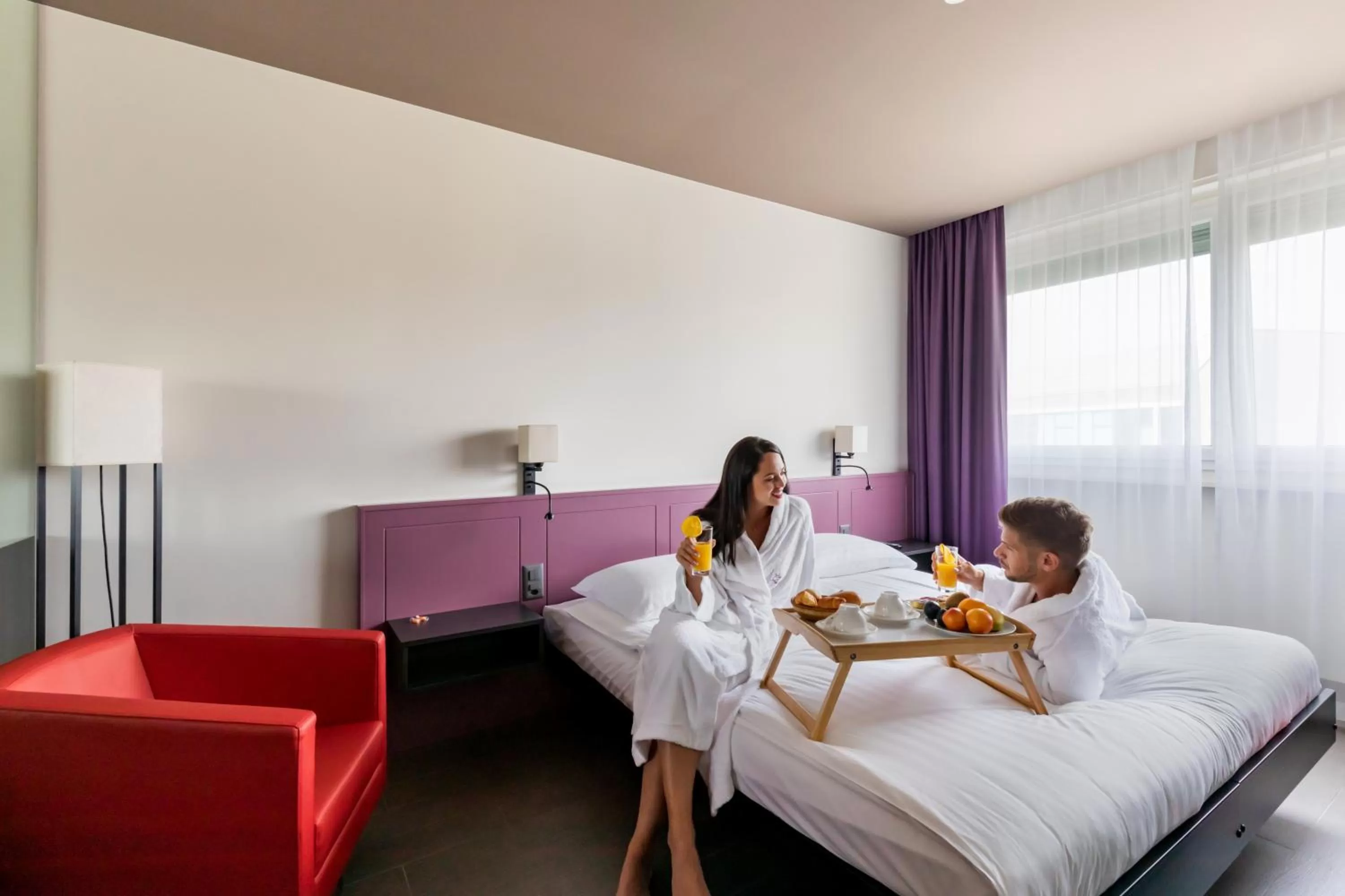 People, Bed in Hôtel Les Nations