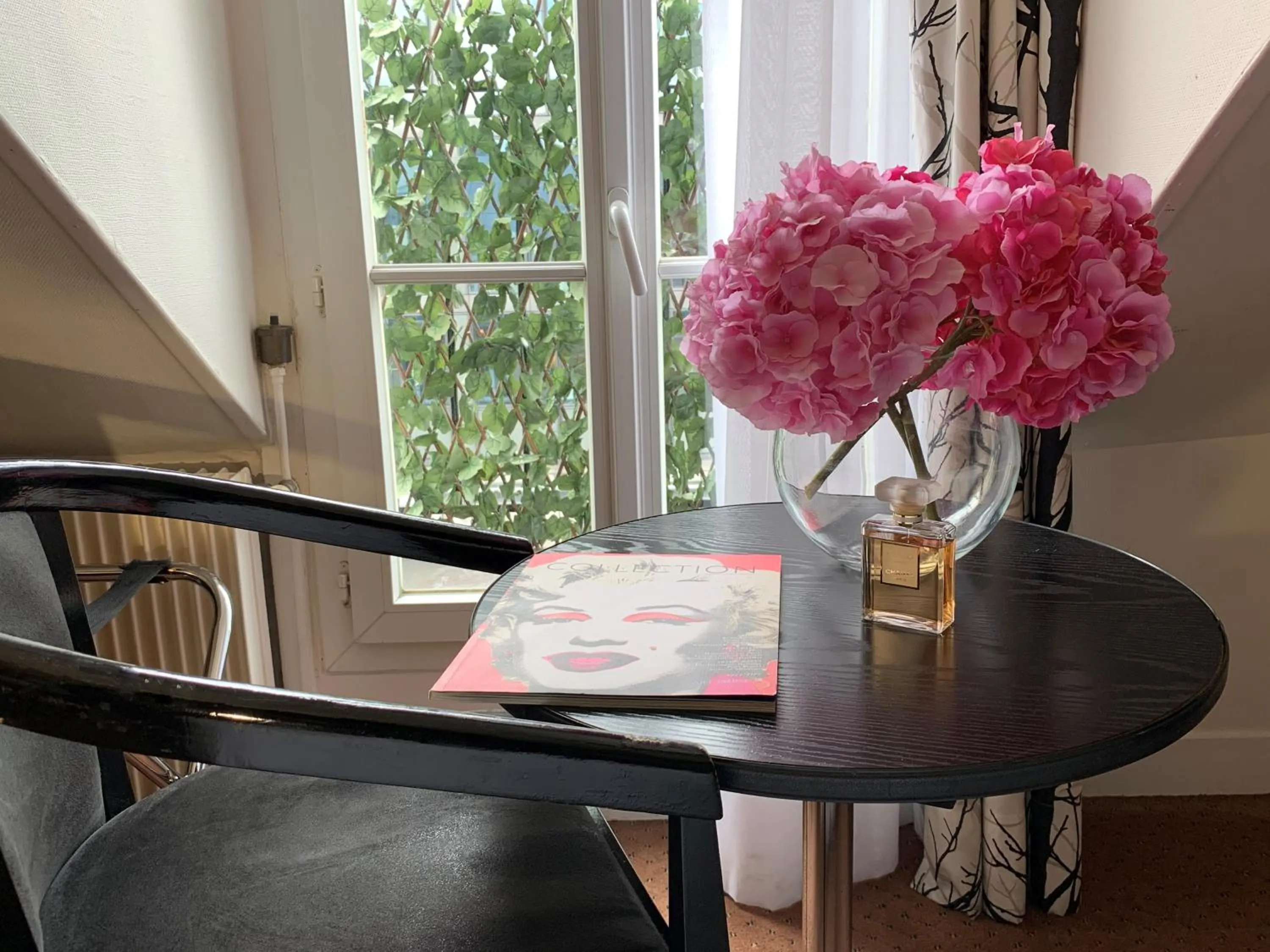 Seating area in HOTEL ALISON