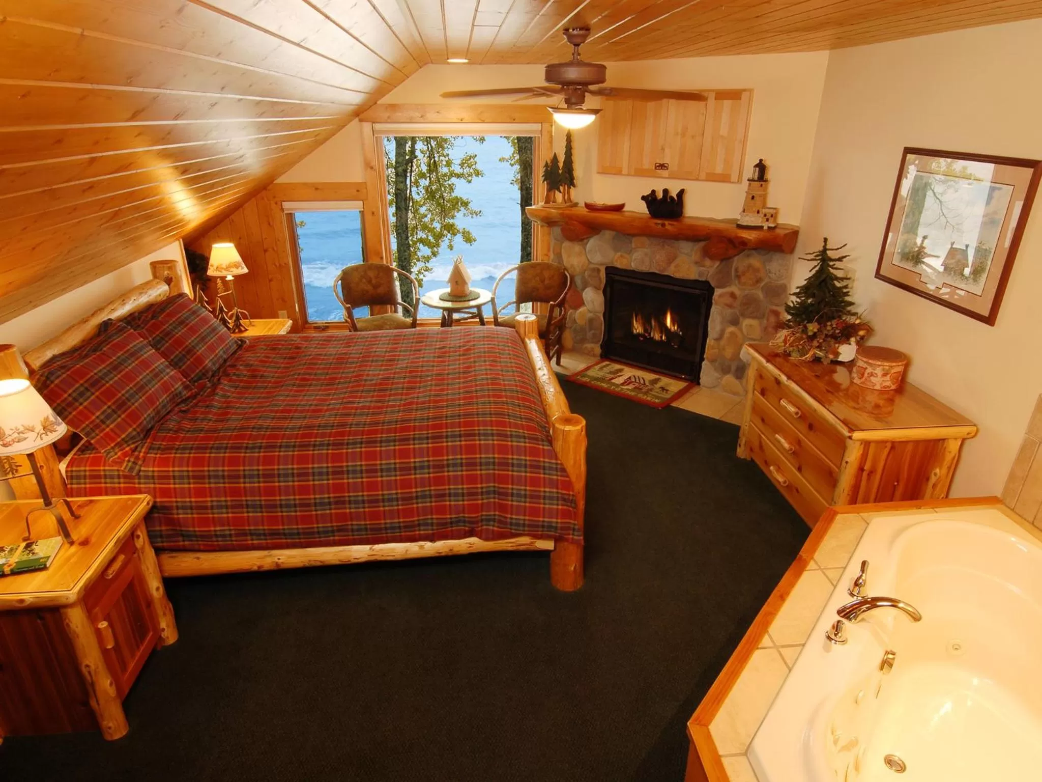 Log Home Suite with Lake View in Grand Superior Lodge