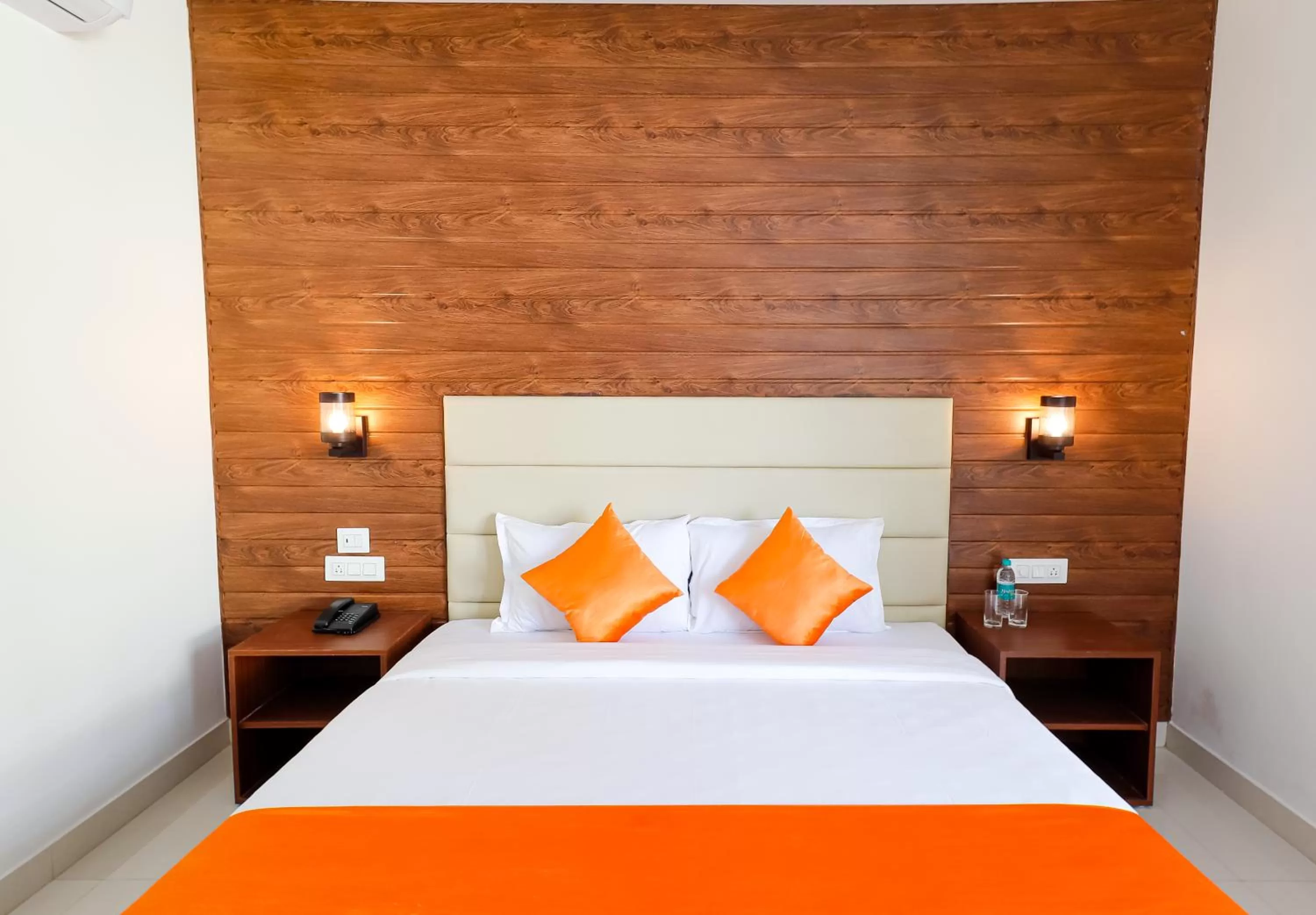 Bedroom, Bed in Miranda Beach Resort Baga