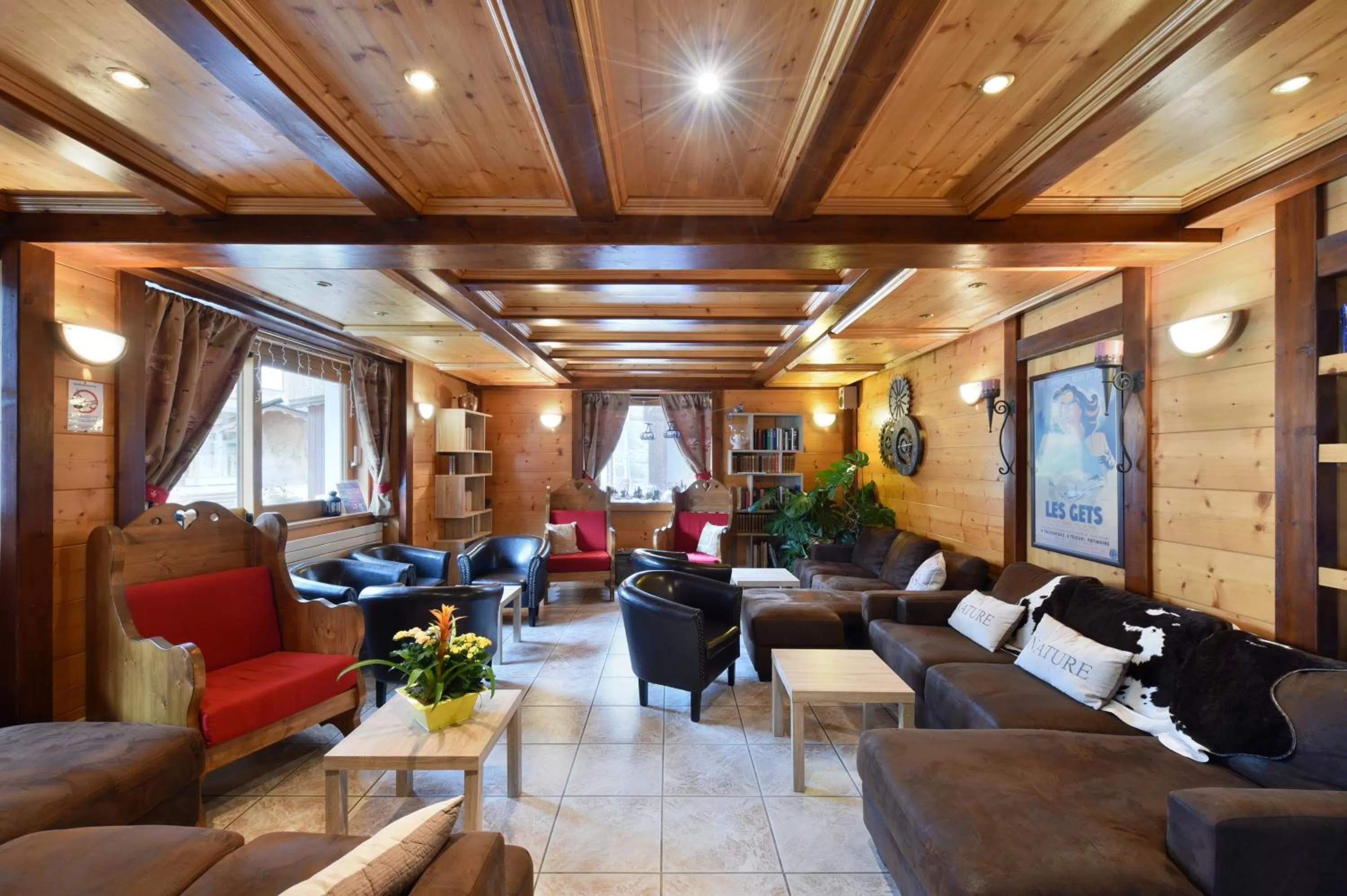 Lobby or reception in Loc'Hotel Alpen Sports