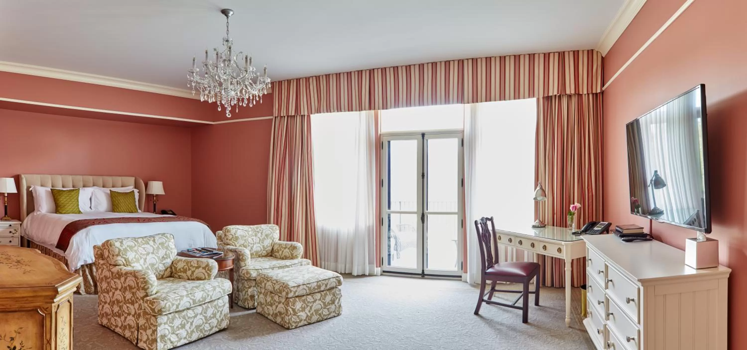 Living room in The Bruce Hotel