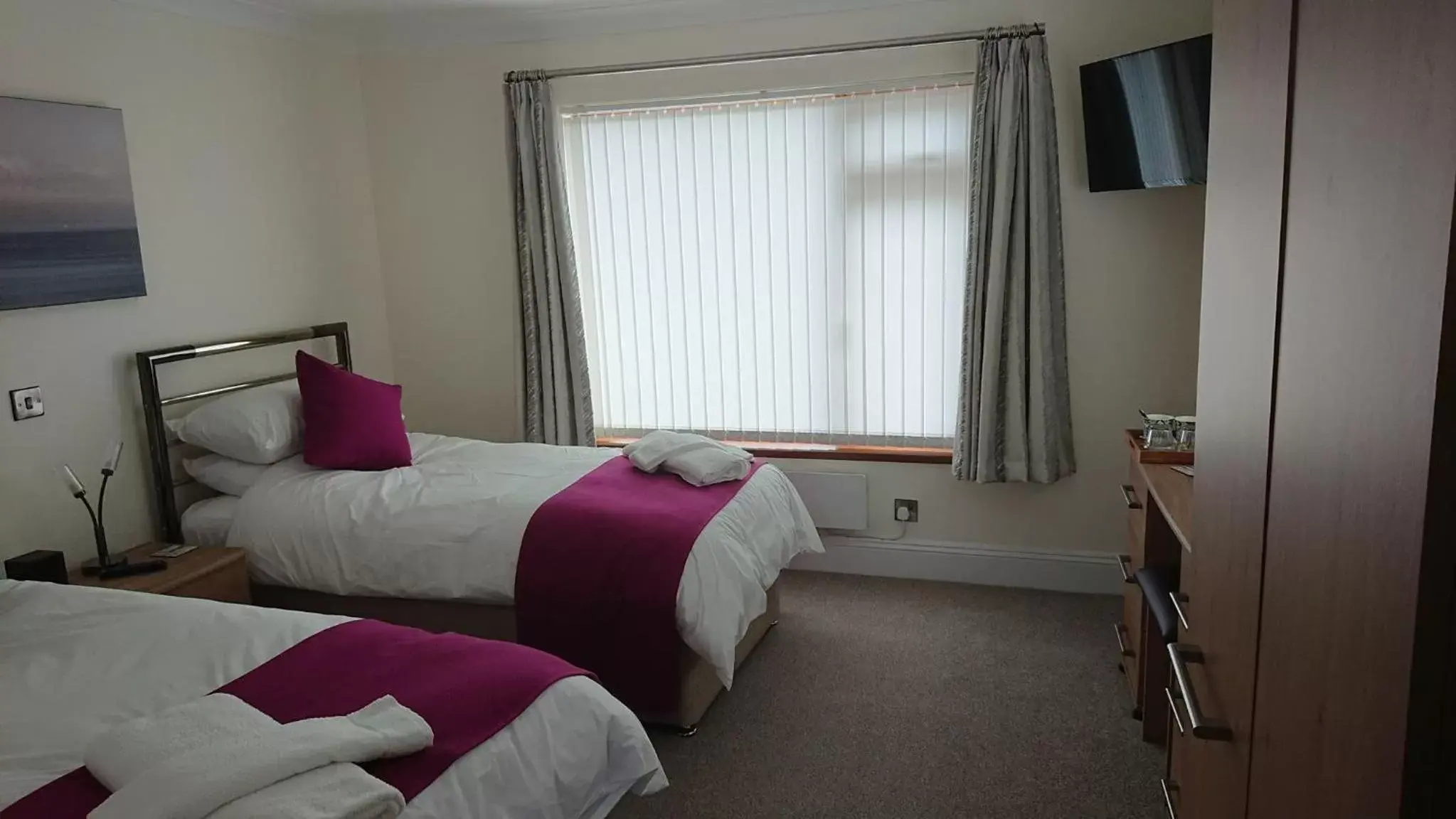 Large Double Room in Rose Vean Bed & Breakfast Large Double Room in Rose Vean Bed & Breakfast