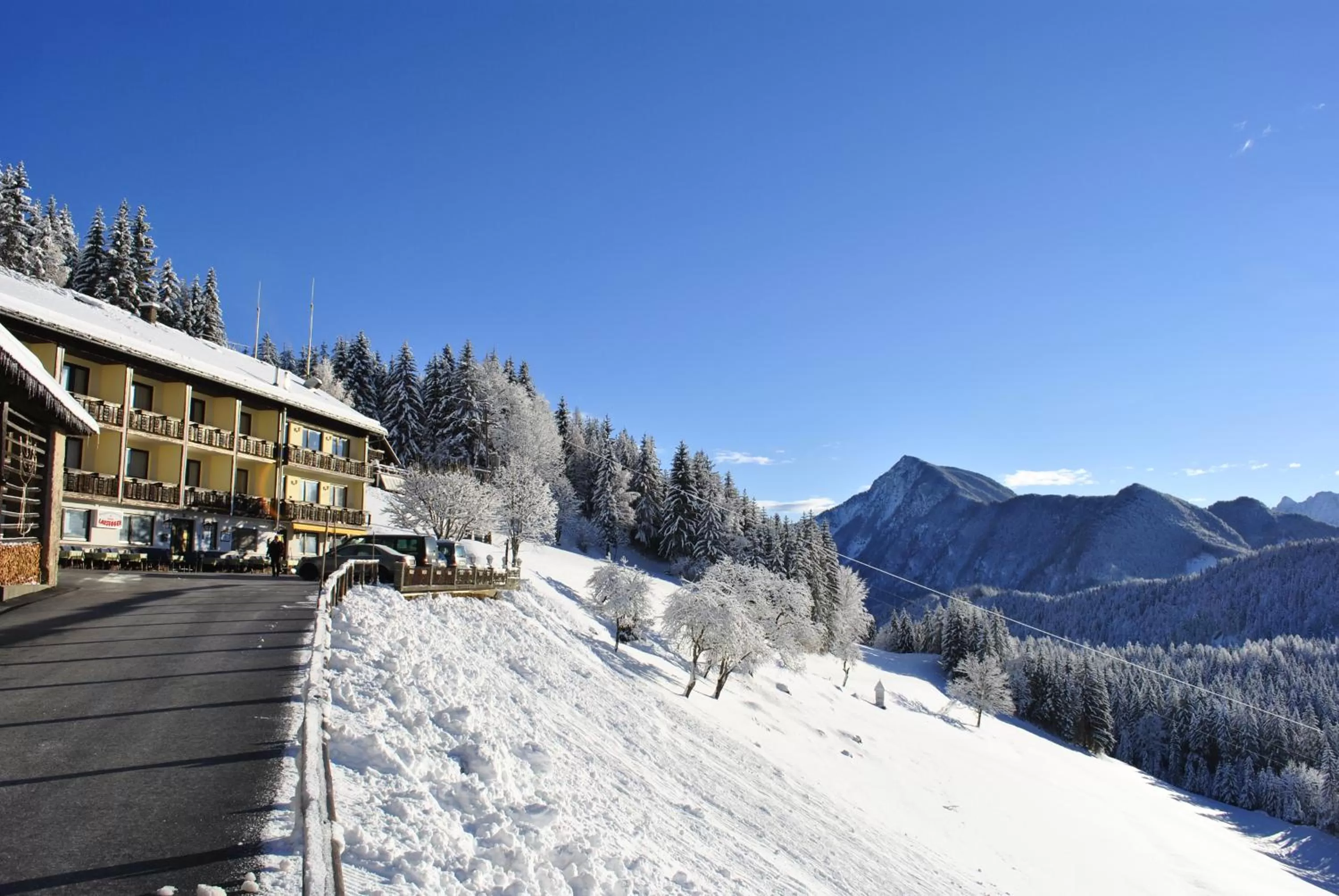 Patio in Bed&Breakfast Lausegger