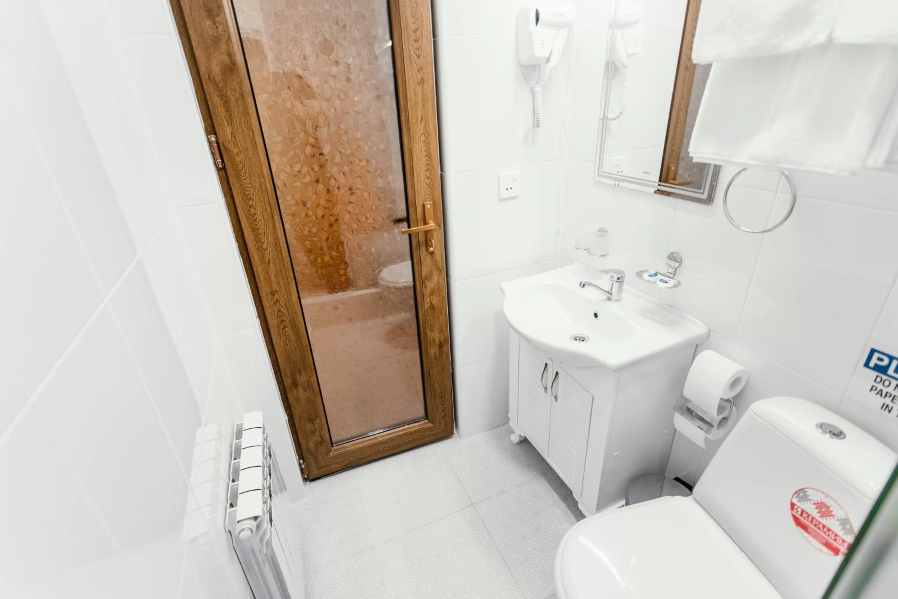 Bathroom in Registon Saroy Hotel