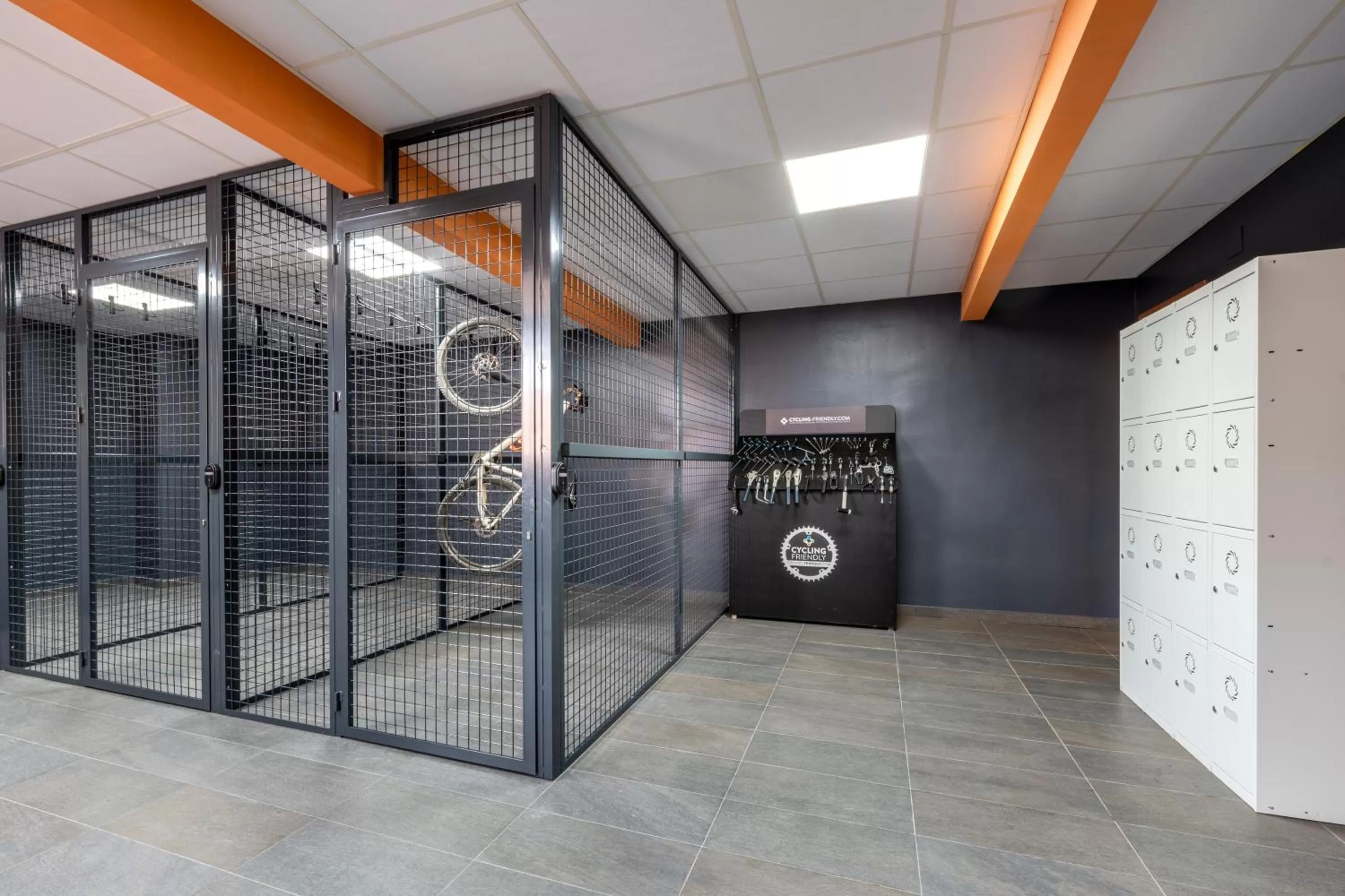 Cycling in Climia Benidorm Plaza