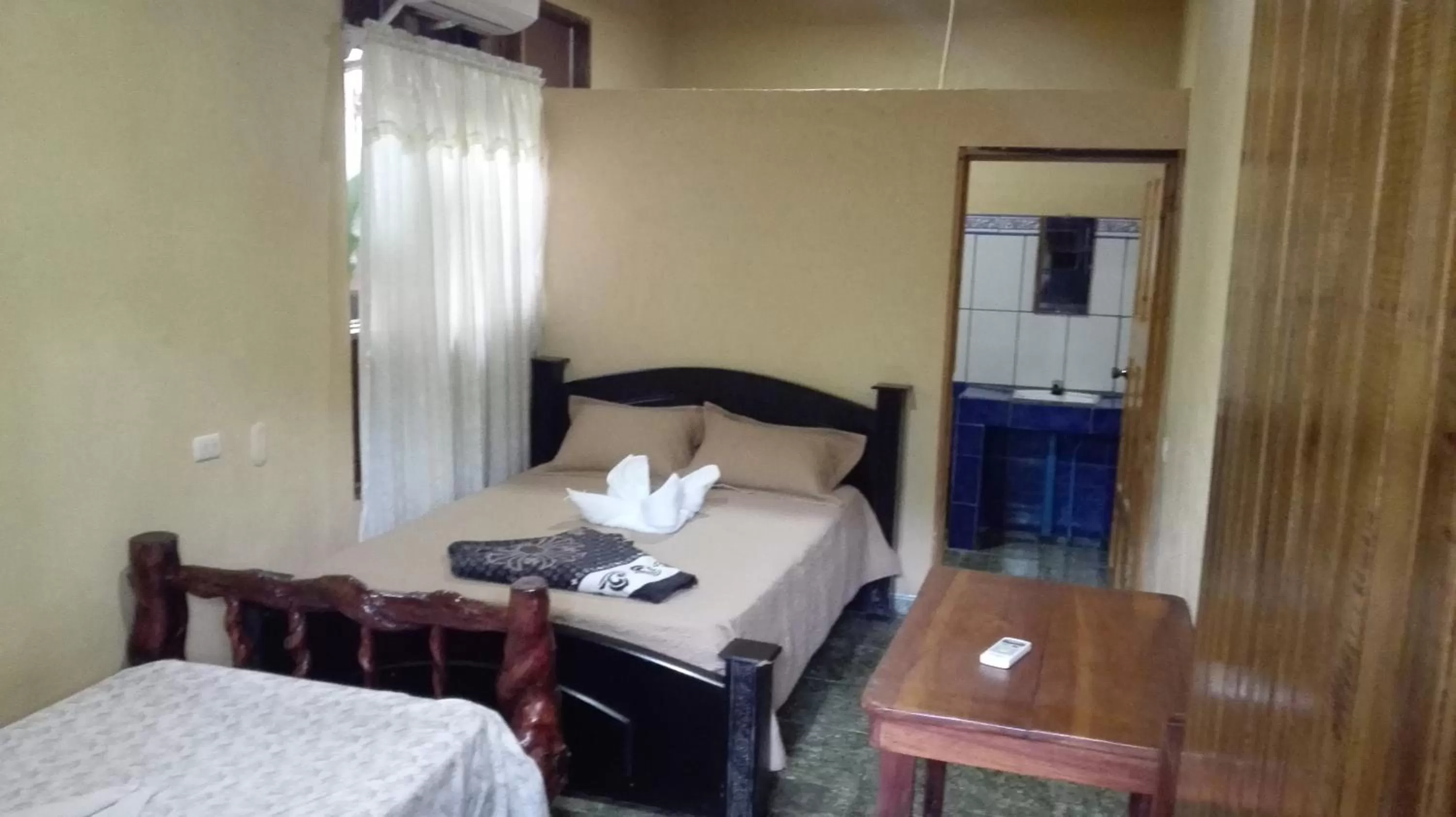 Small Twin Room in Iguanitas Lodge