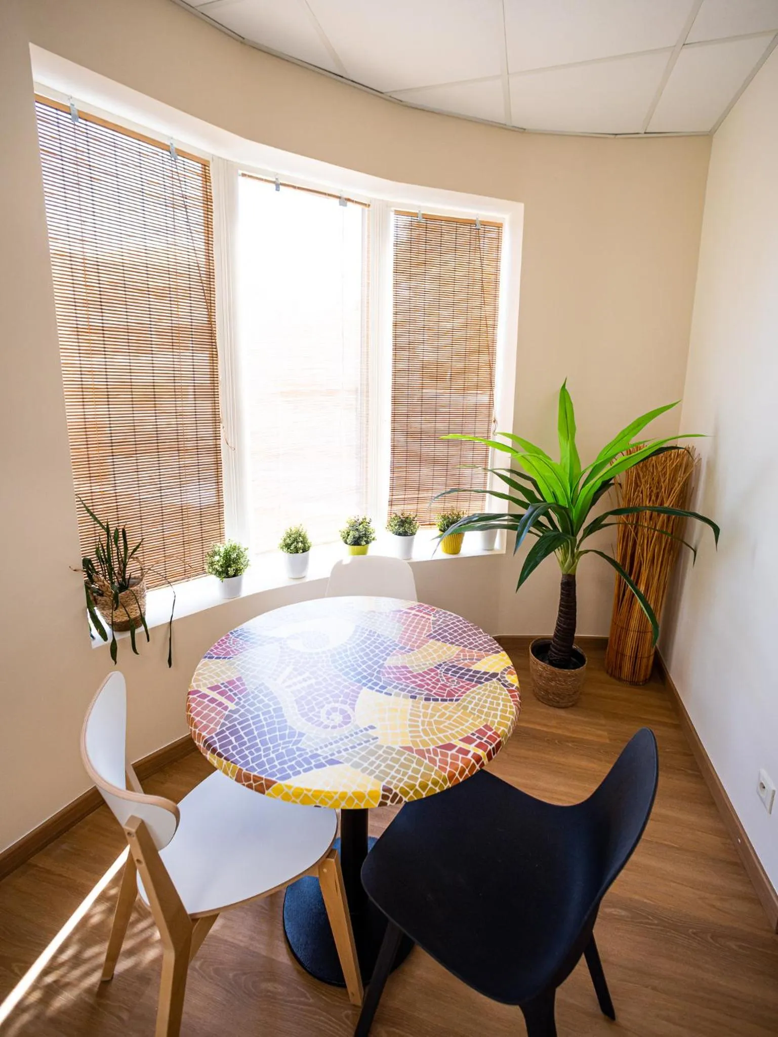 Dining area in Hotel Grand Cap Rooftop Pool