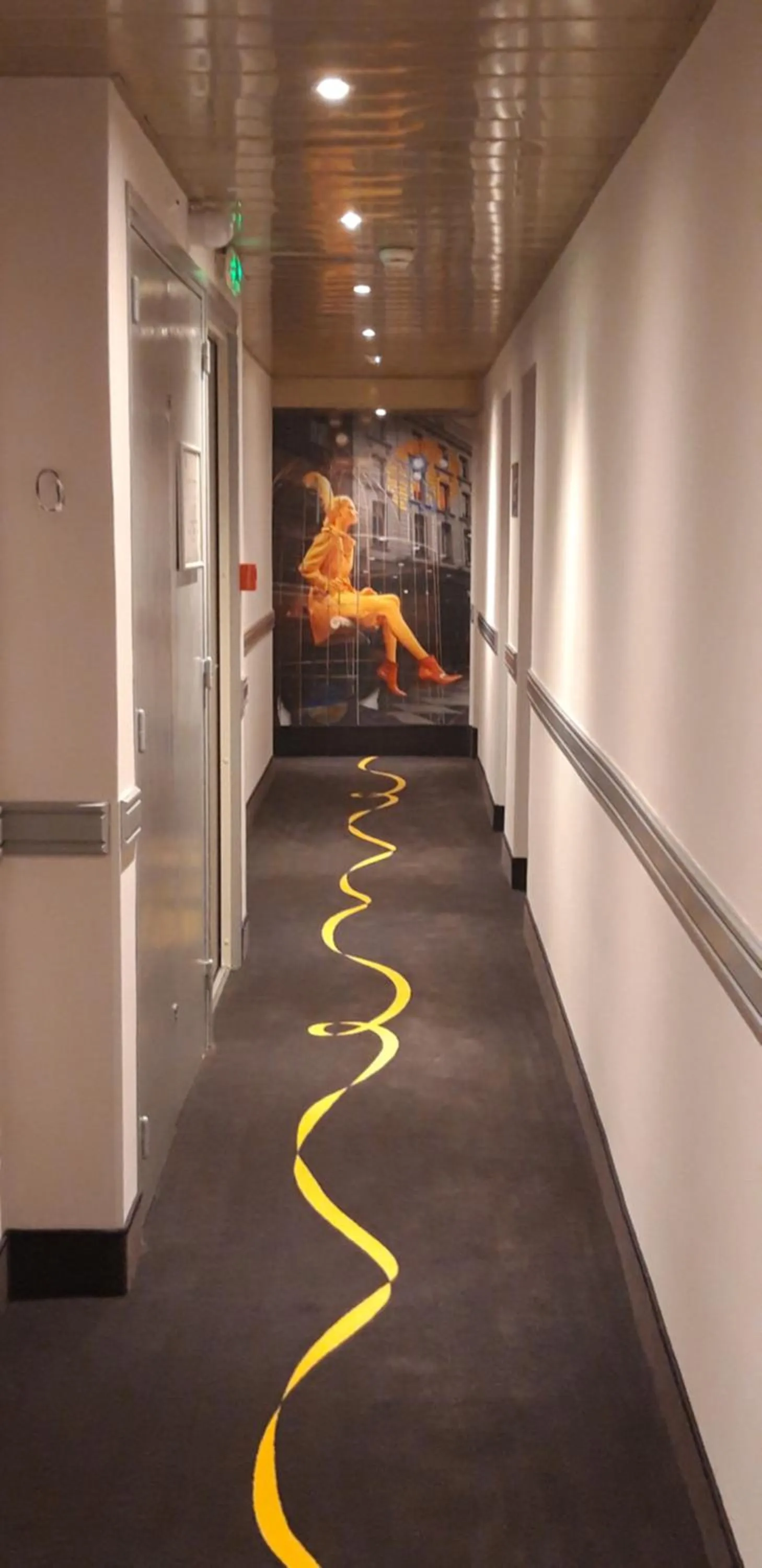 Decorative detail in Hotel Best Western Anjou Lafayette