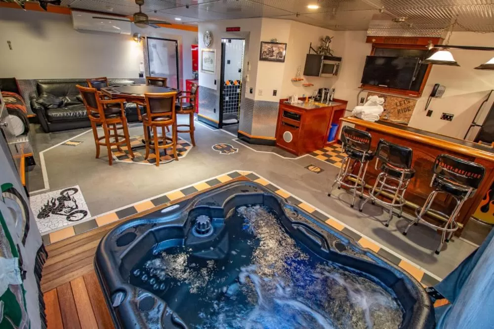 Hot Tub in Adventure Suites