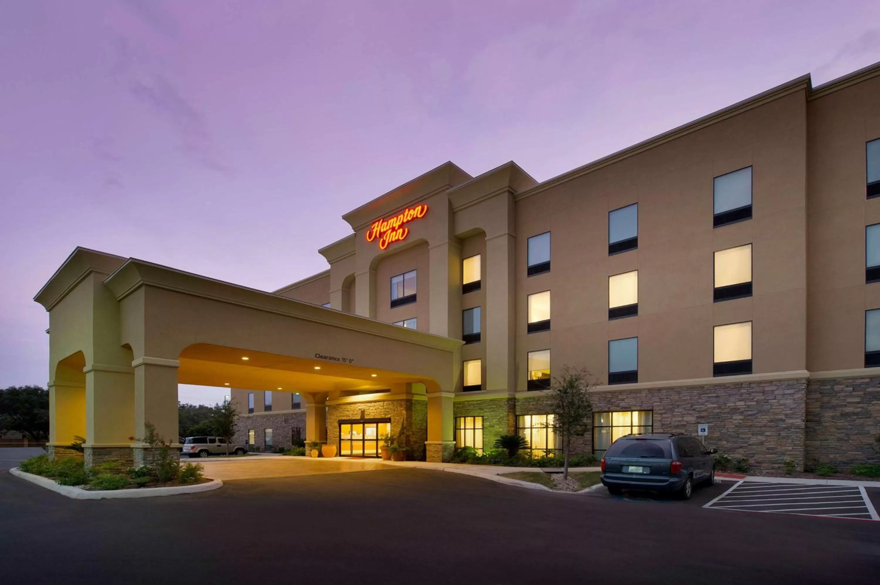 Property building in Hampton Inn Uvalde