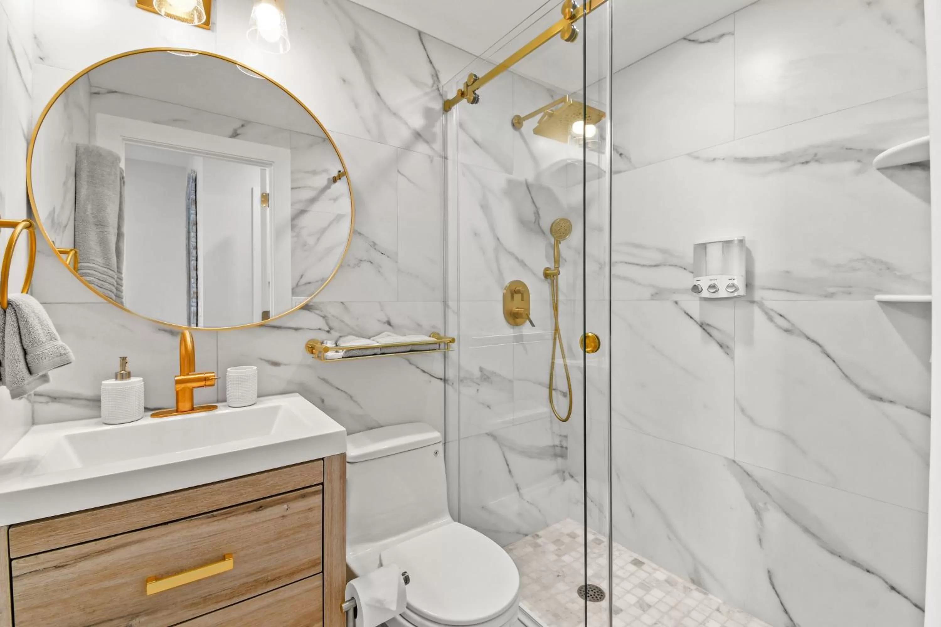 Shower in Tropicals of Palm Beach