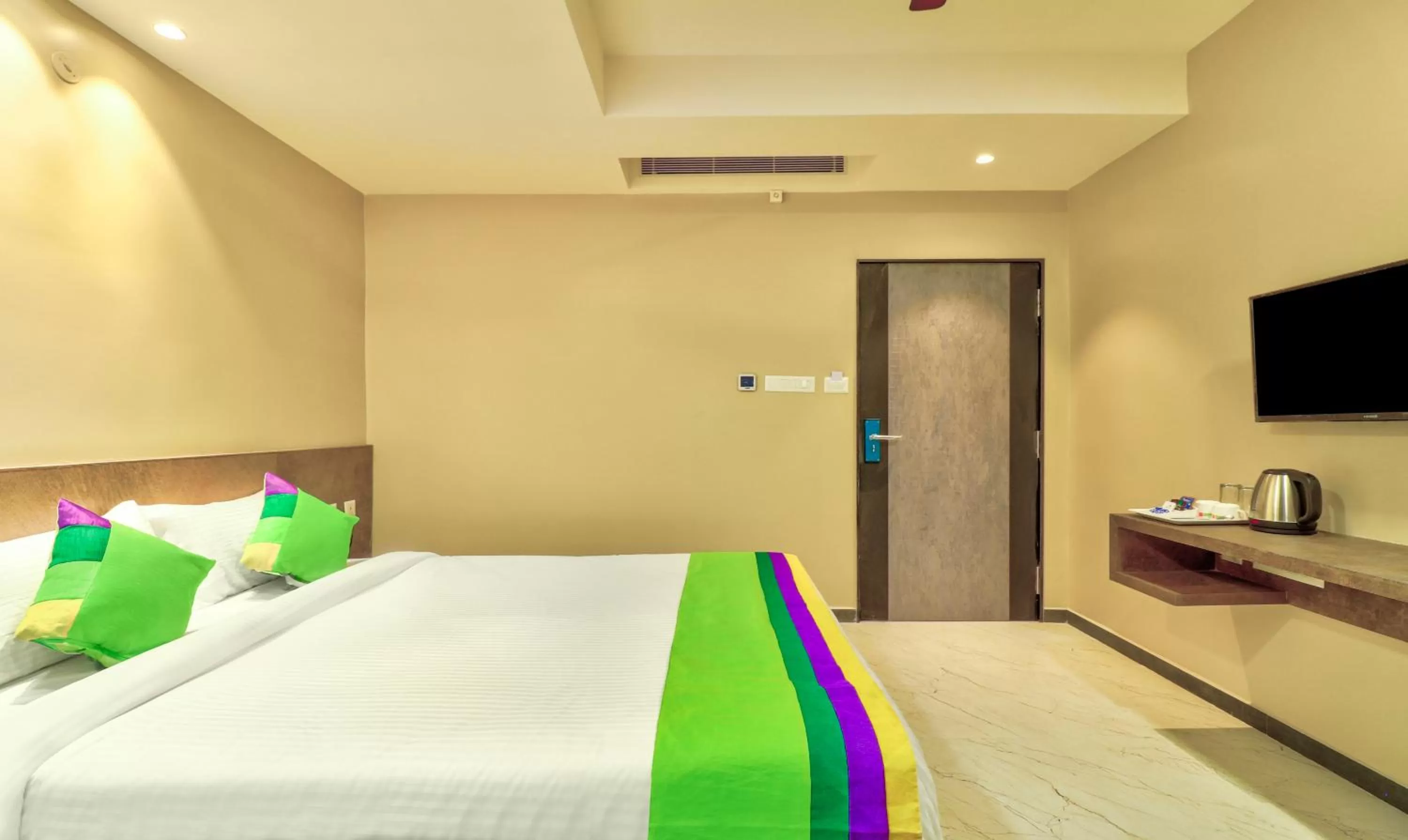 Bedroom, Bed in Treebo Sriz Cozy Seethamadhara