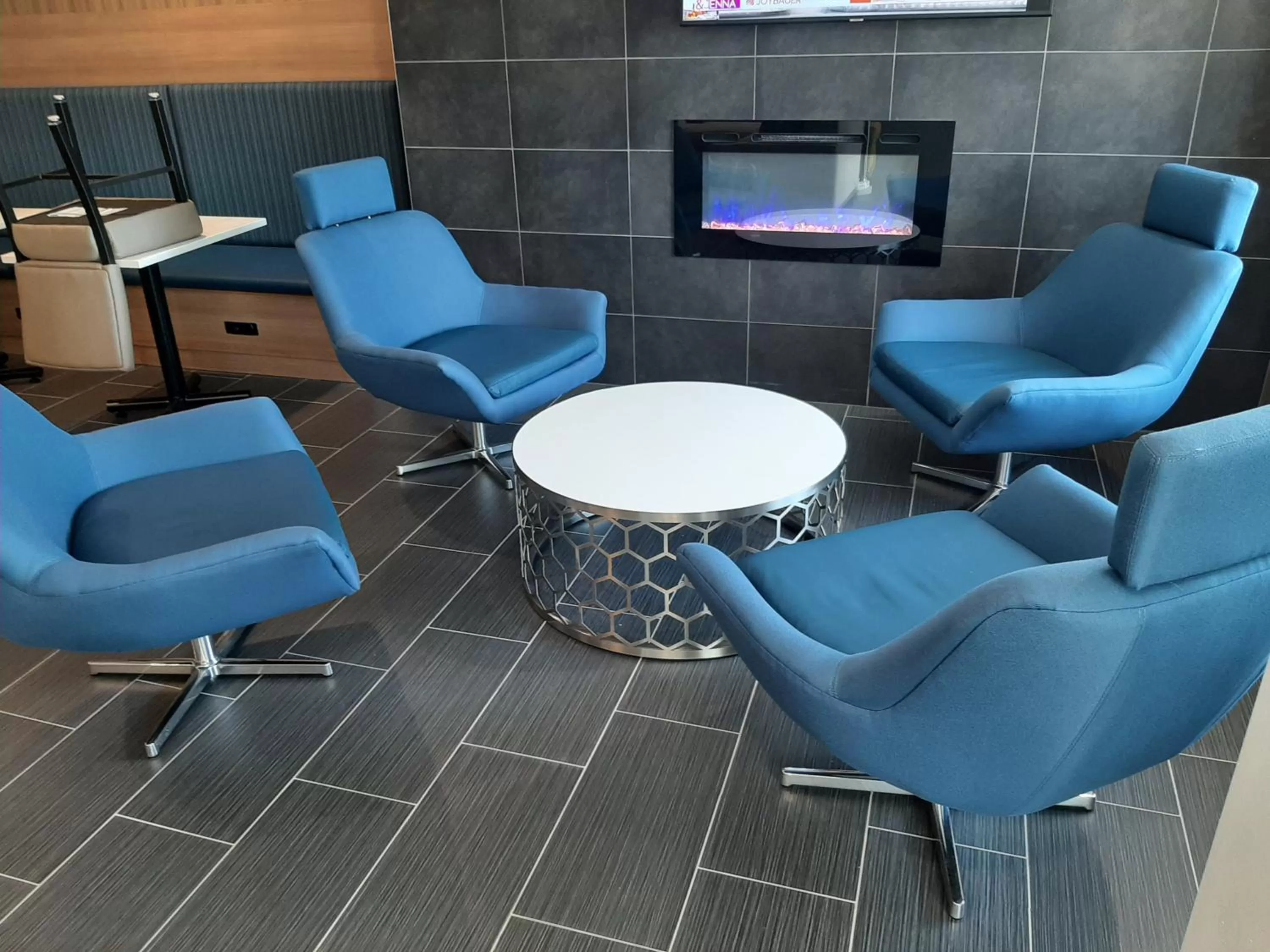 Lounge or bar in Microtel Inn & Suites by Wyndham Loveland