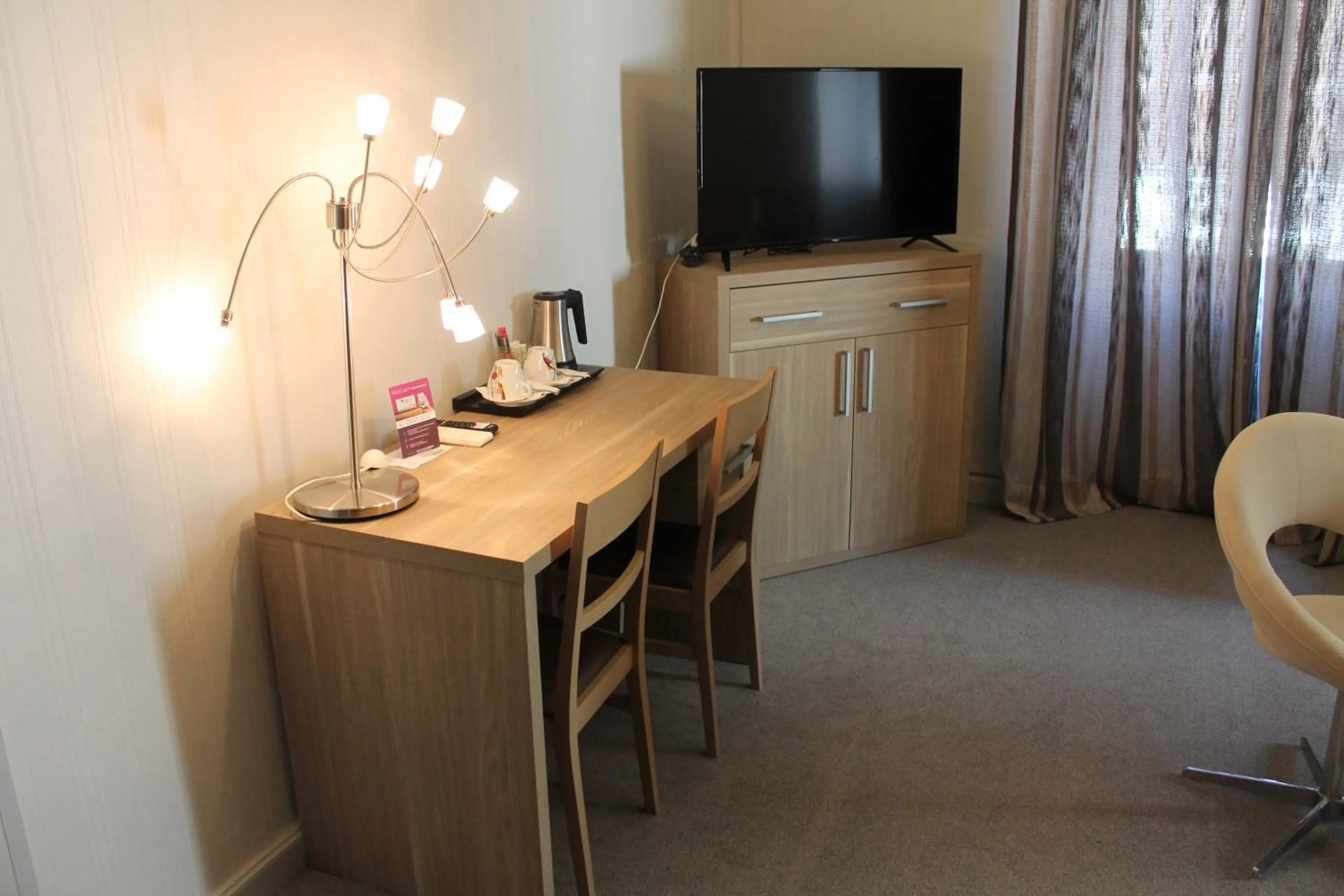 Logis Hotels- Auberge de la Tour - Hôtel et restaurant