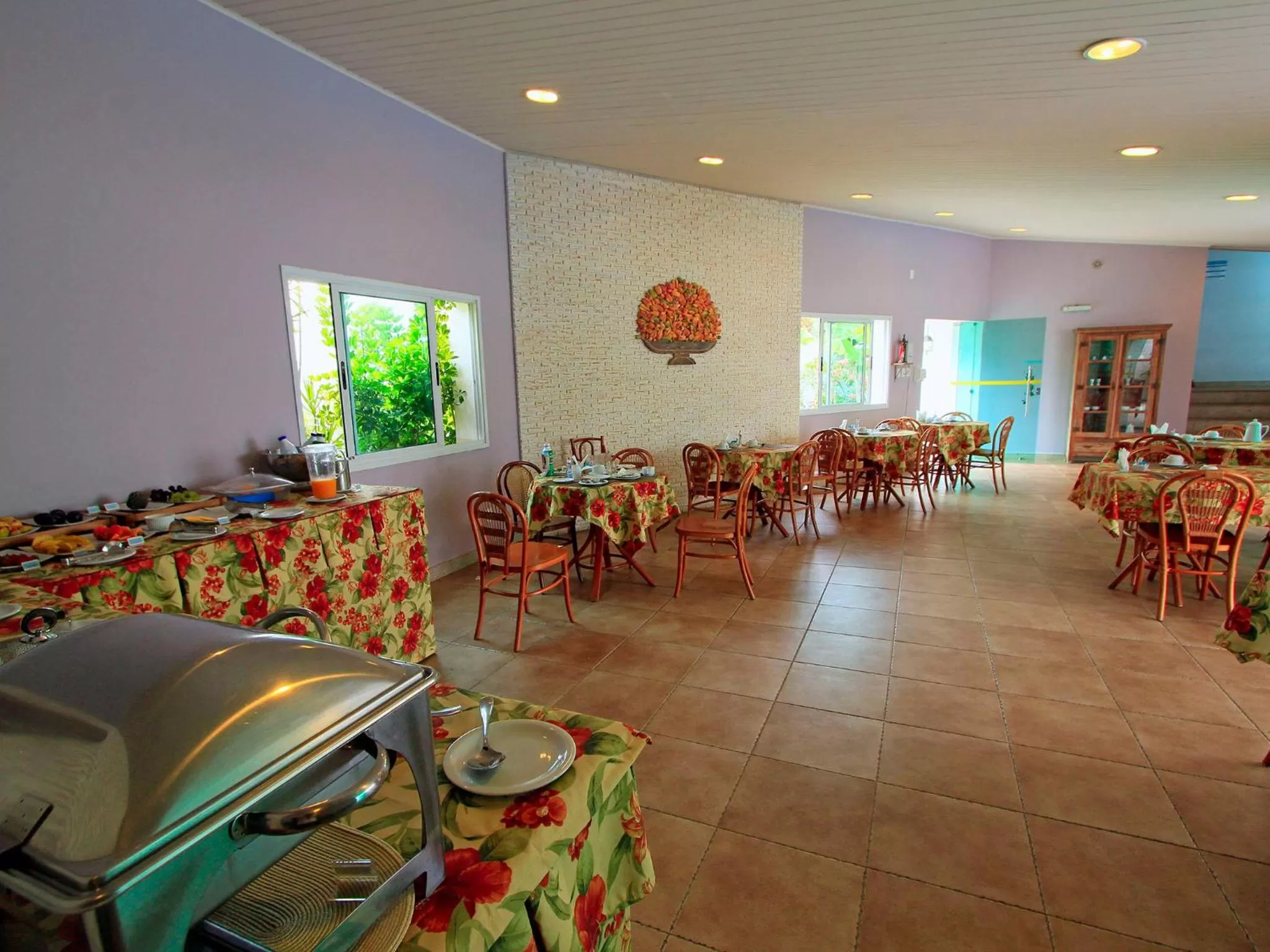 Restaurant/places to eat in Farol de Itapuã Praia Hotel