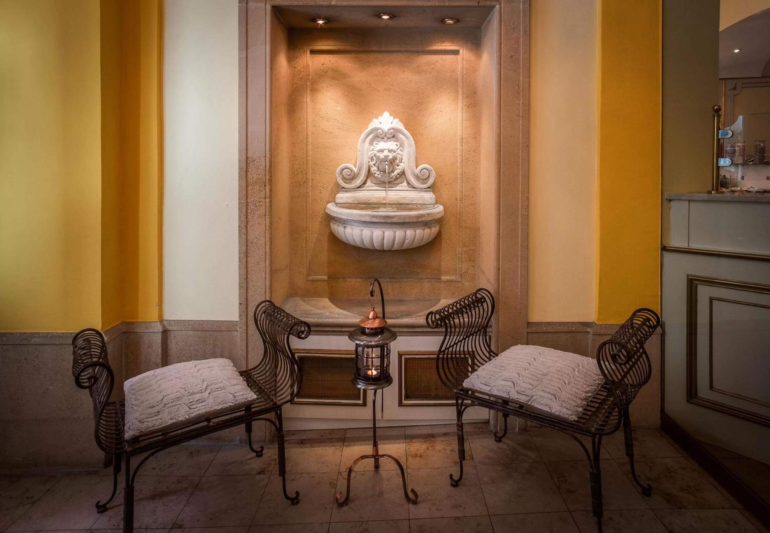 Lobby or reception in Schlosshotel Römischer Kaiser