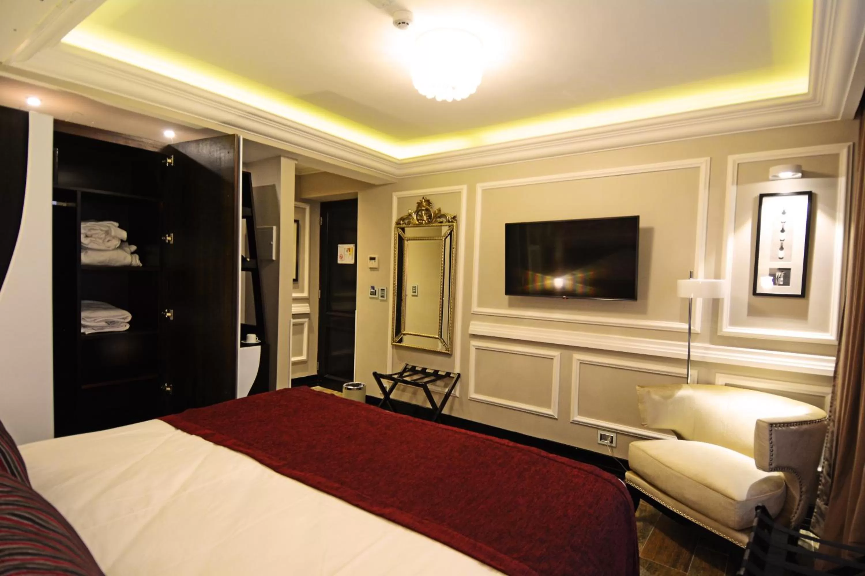 Photo of the whole room, Bed in Hotel Sommelier Boutique