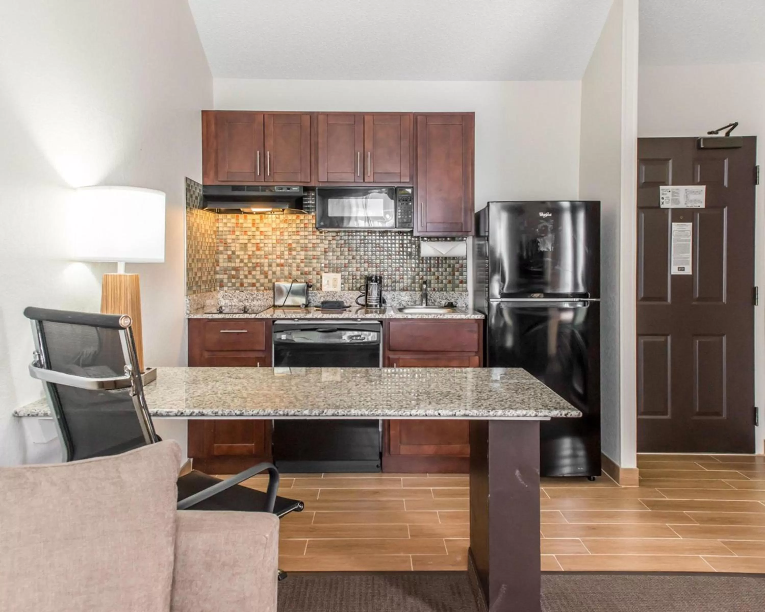 Kitchen or kitchenette in MainStay Suites Pittsburgh Airport