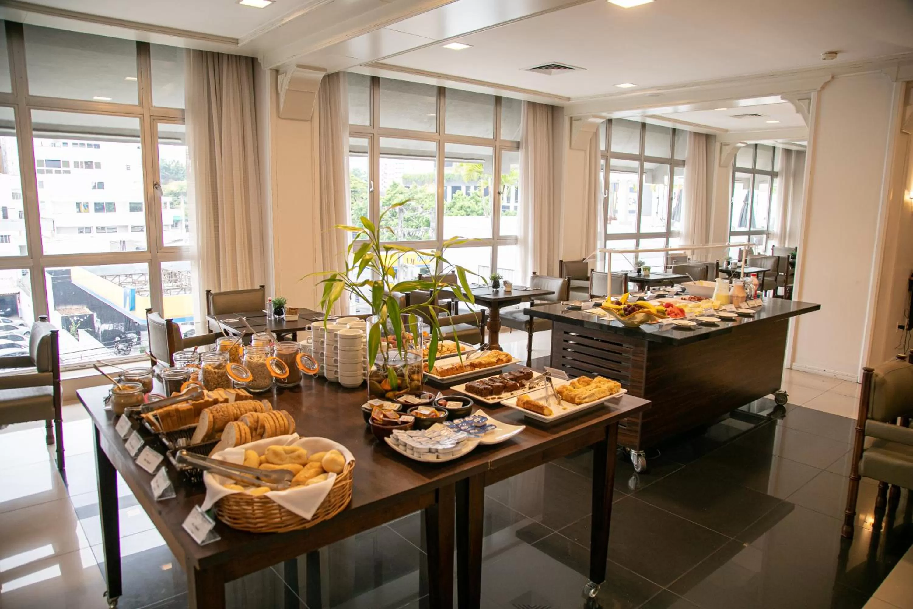 Restaurant/places to eat in Plaza Blumenau Hotel