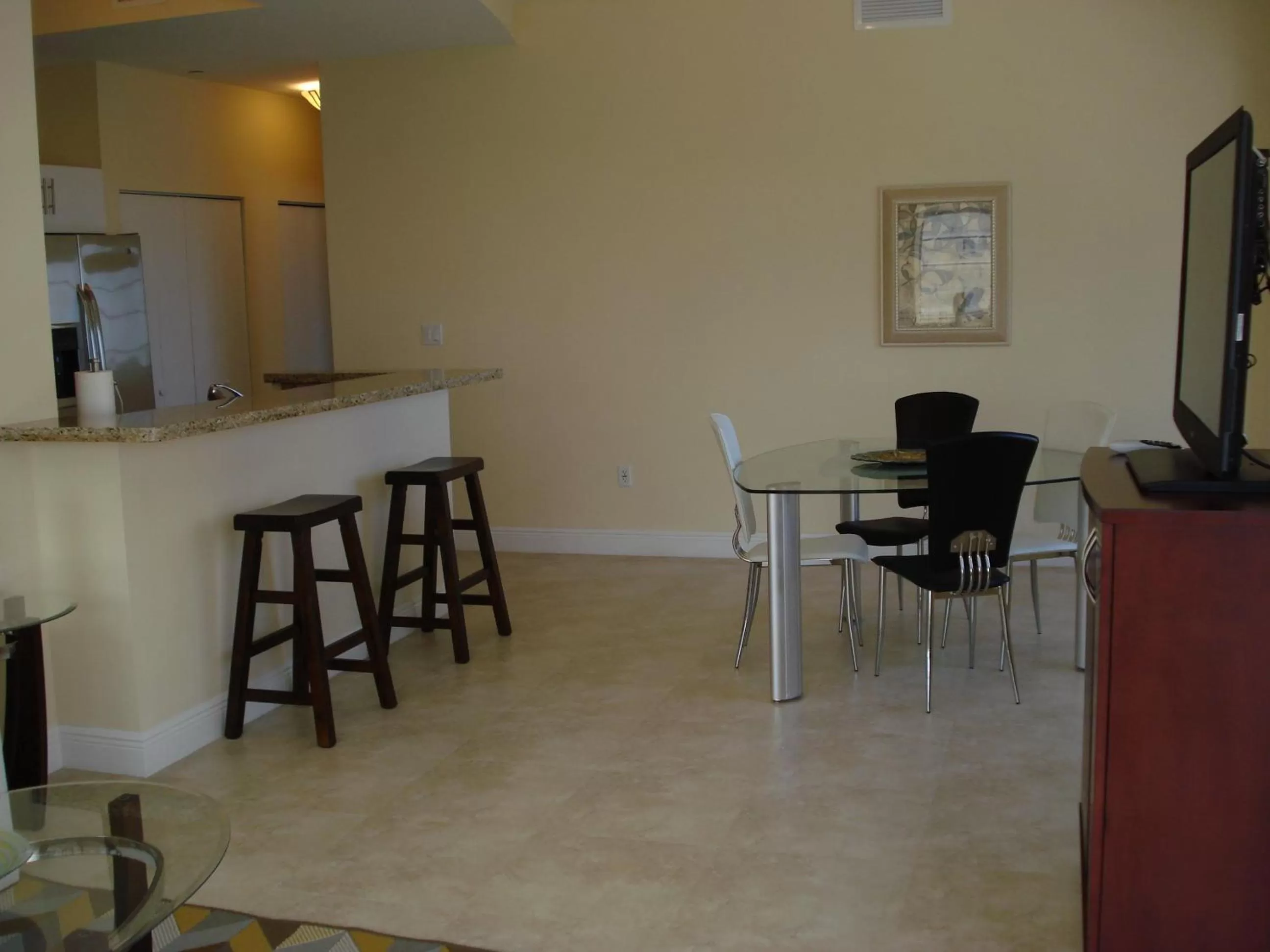 Kitchen or kitchenette, Dining Area in Westover Arms Hotel