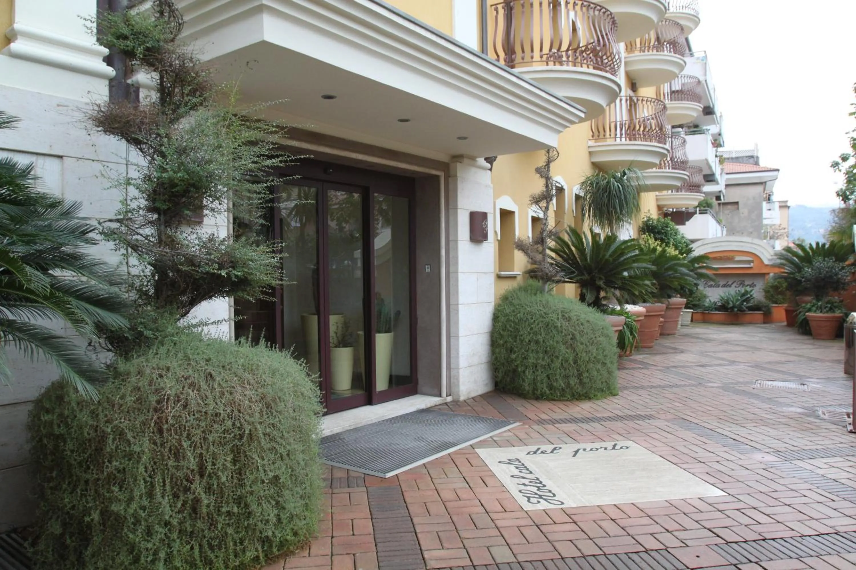 Facade/entrance in Hotel Cala Del Porto