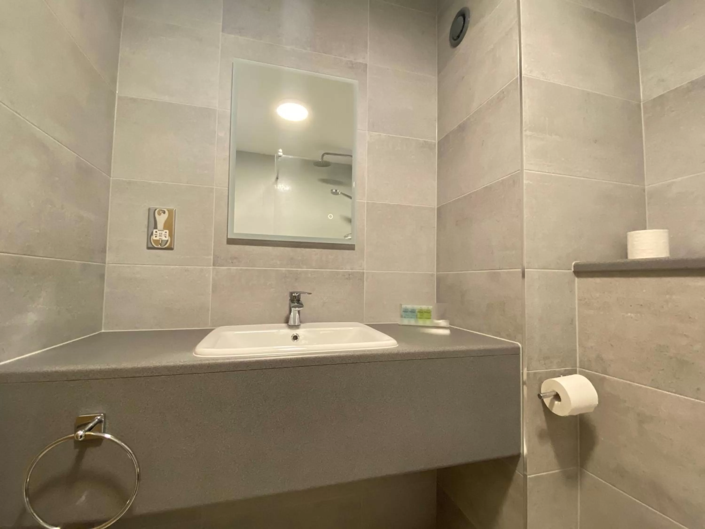 Bathroom in National Badminton Centre Lodge & Health Club