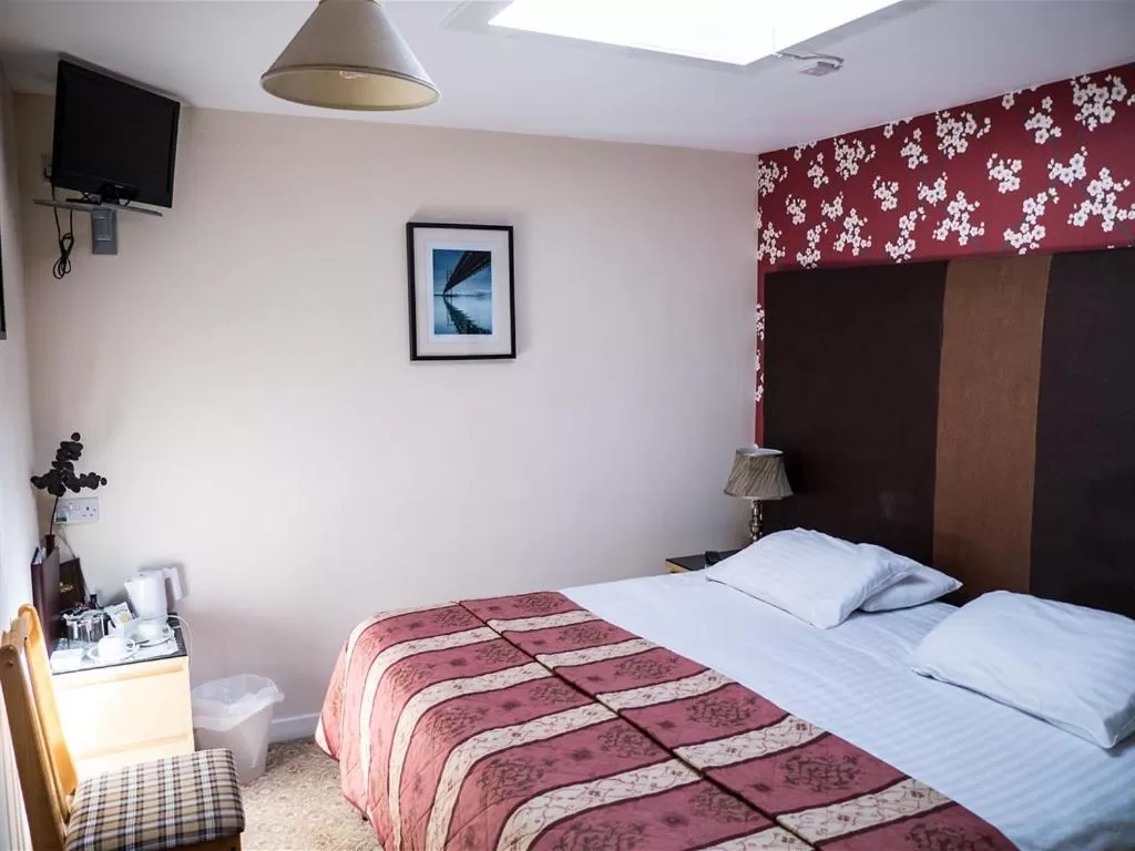 Bedroom in The Golf Tavern